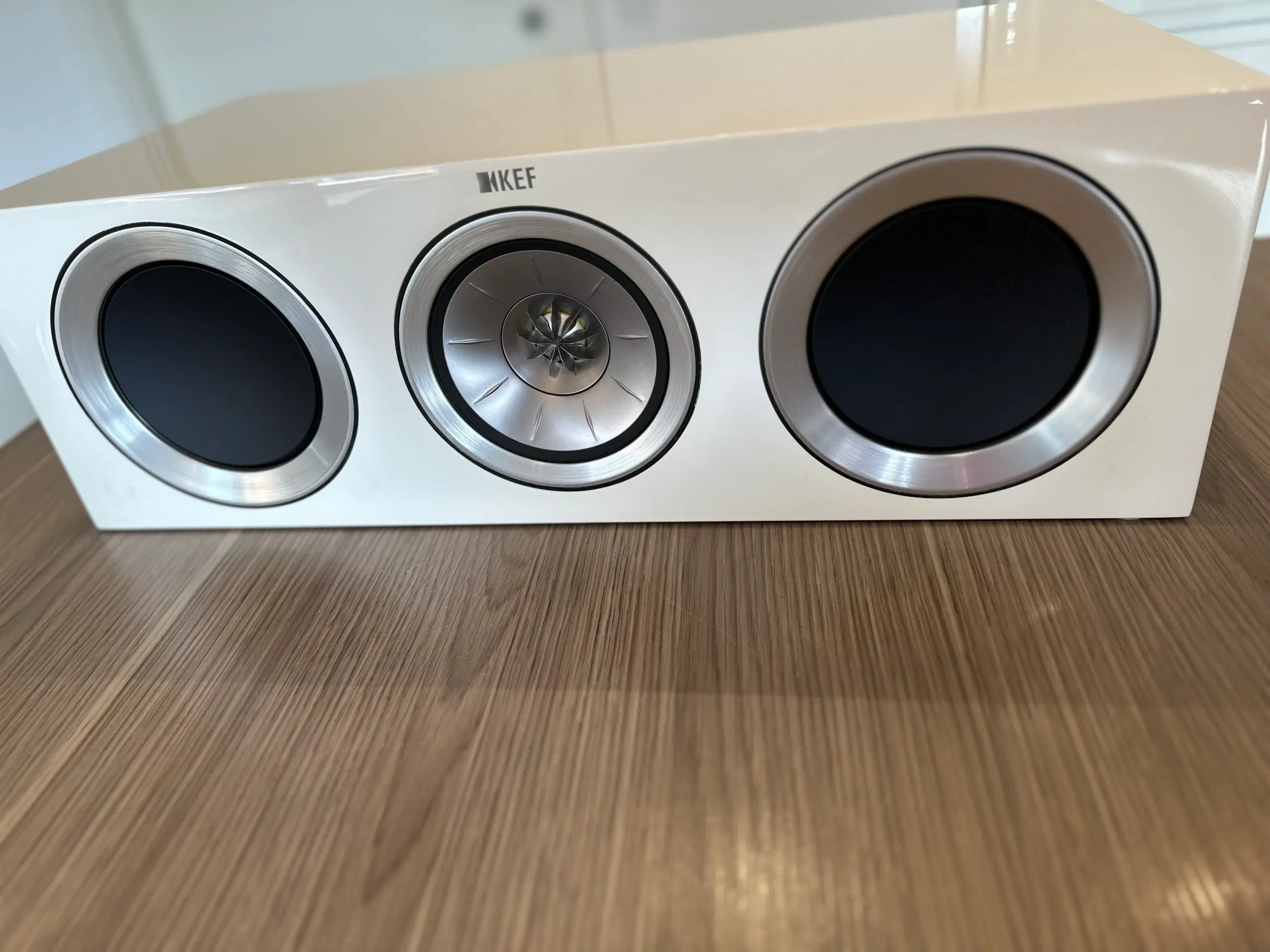 KEF R200C i hvid Centerhøjttaler