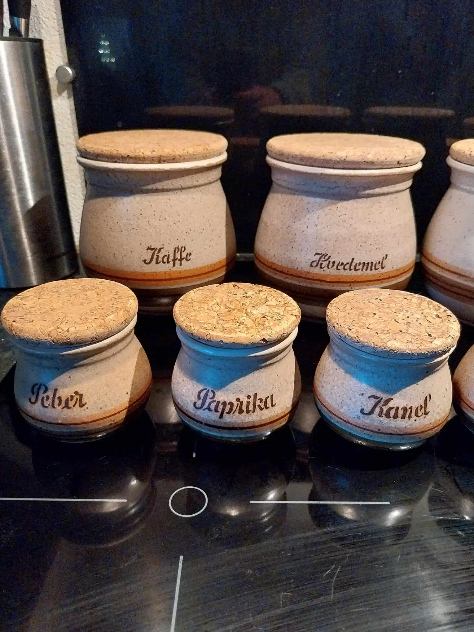 krydderi krukker i keramik