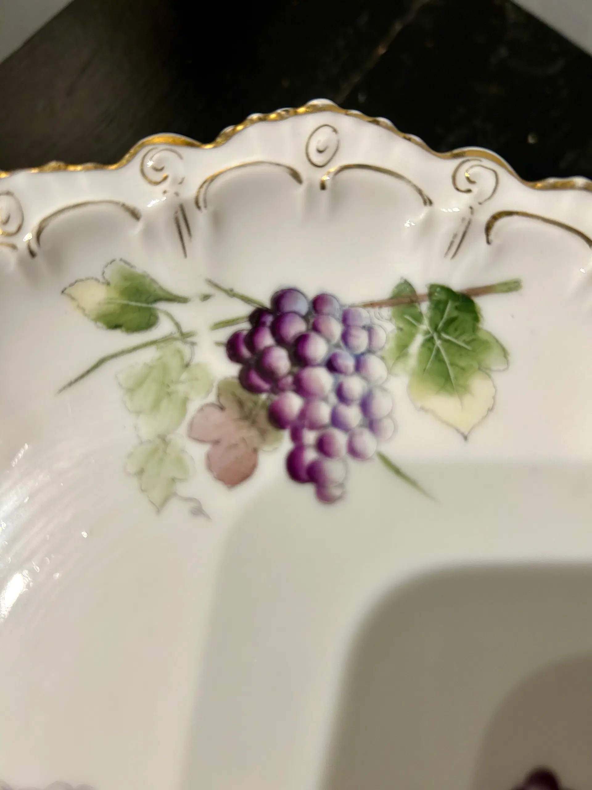 MZ lille porcelæns platte  Porcelæn 100 år gl