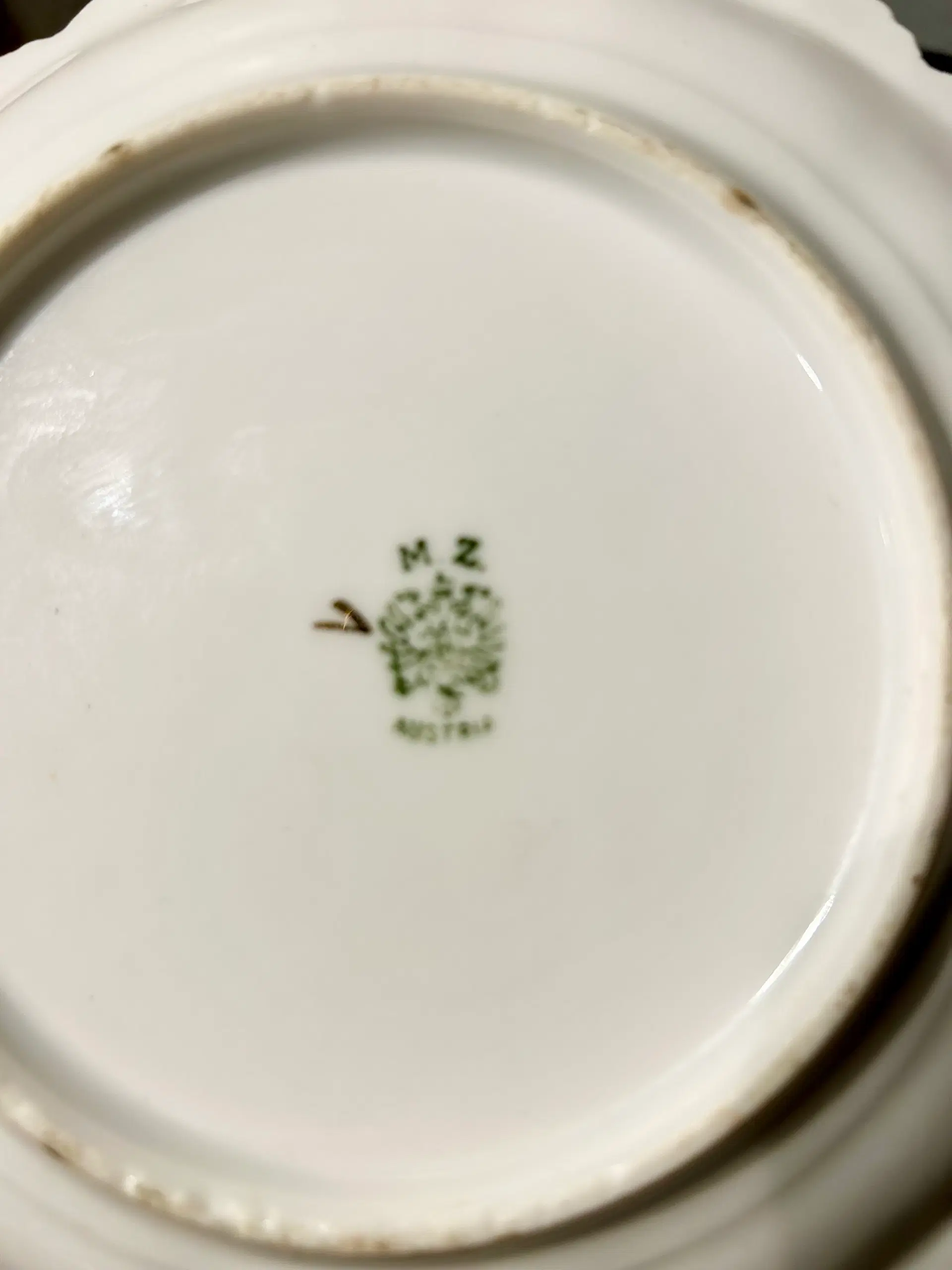 MZ lille porcelæns platte  Porcelæn 100 år gl