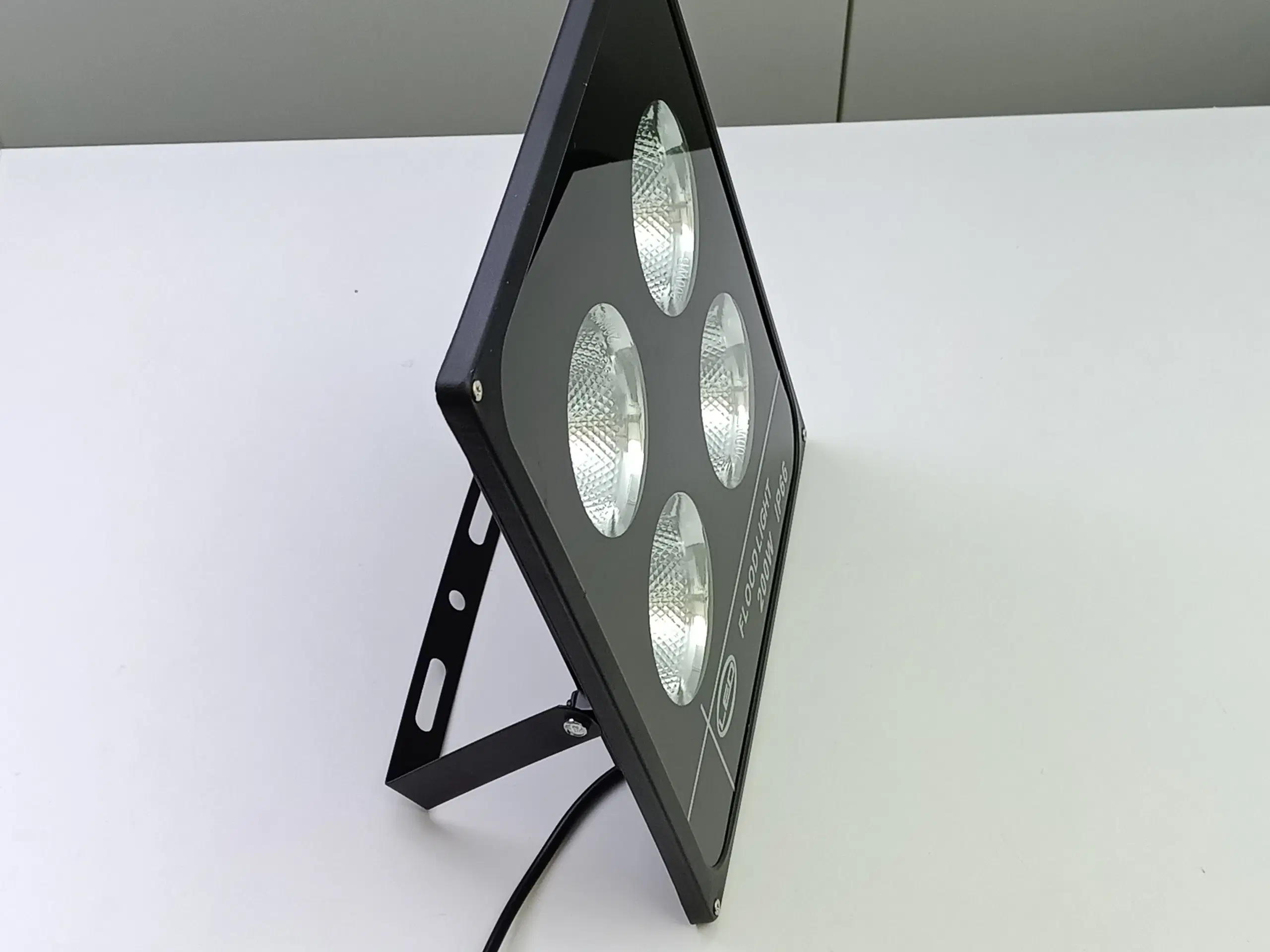 NY! 200W LED Projektør 6500K / IP66