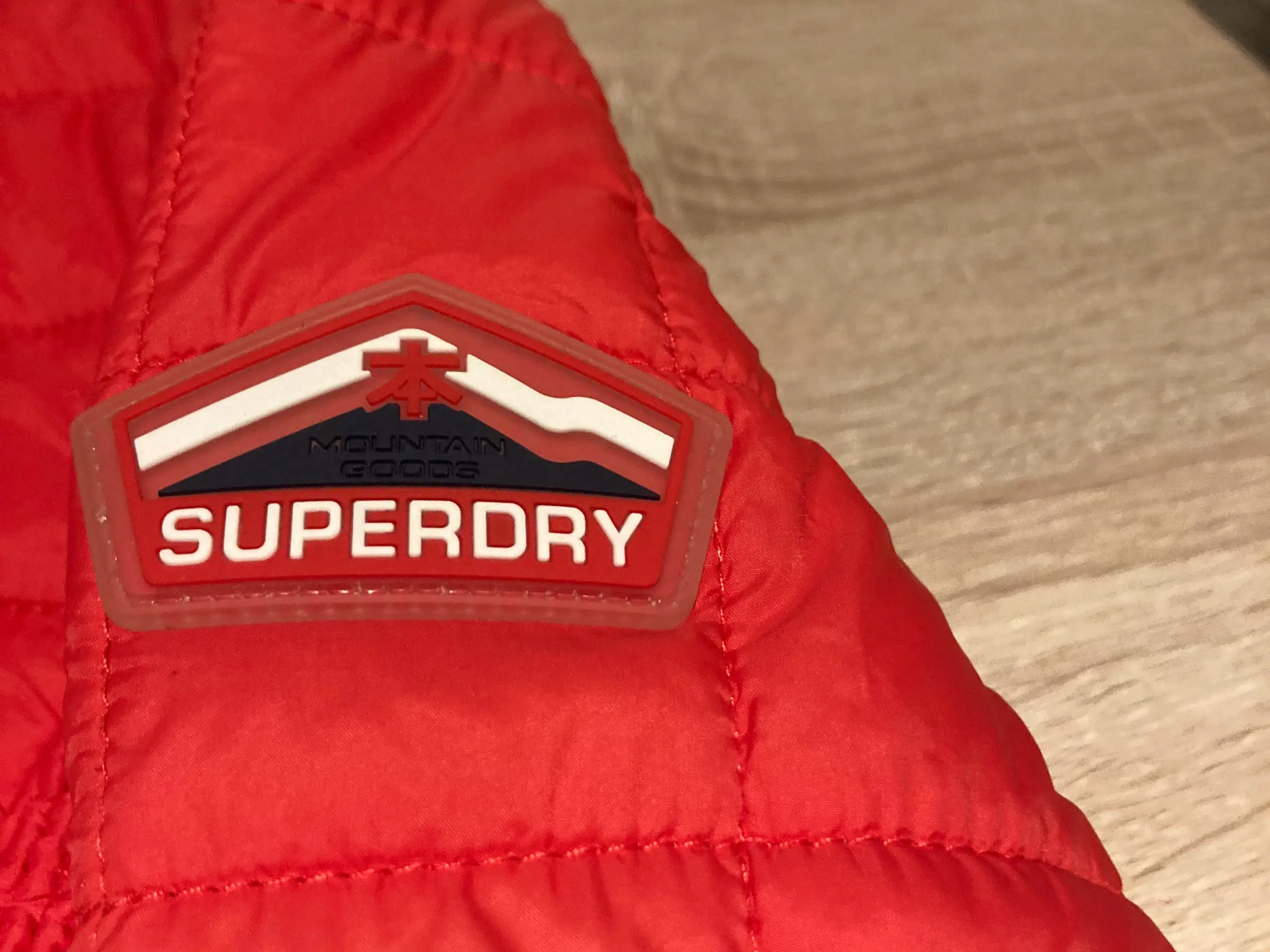 Superdry jakke Rød