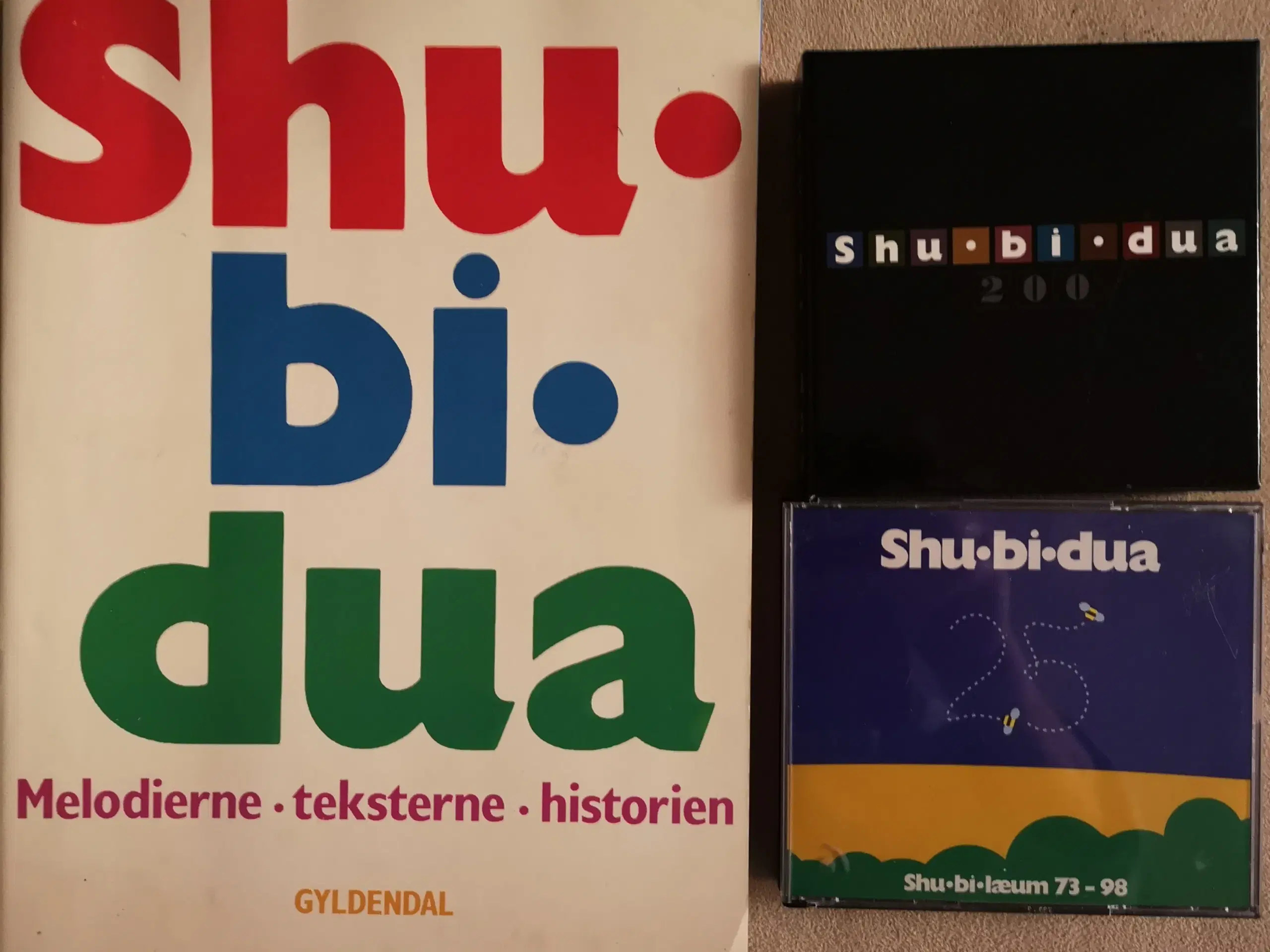 SHUBIDUA bog + cd'er