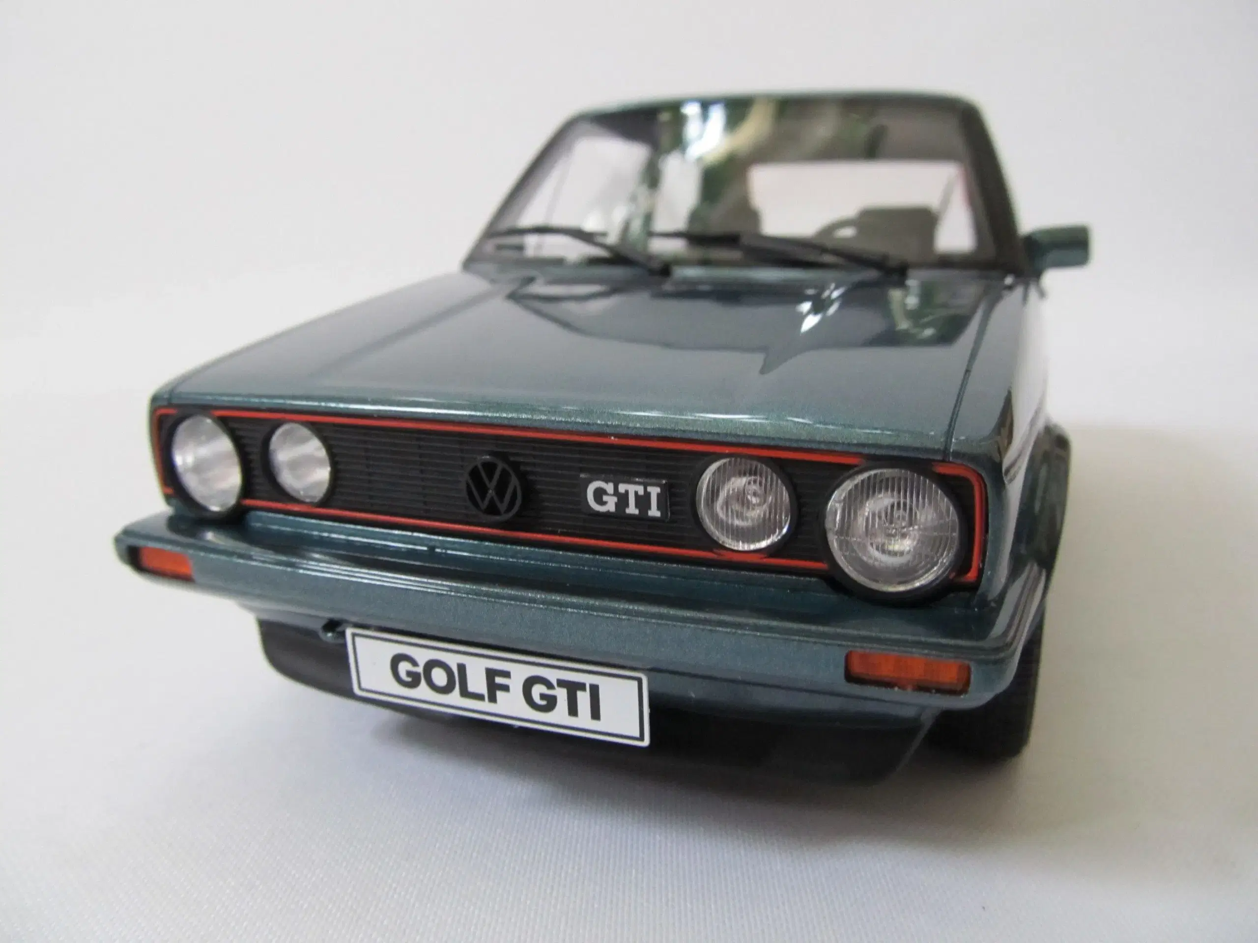 1983 VW Golf 1 GTI Pirelli 1:18