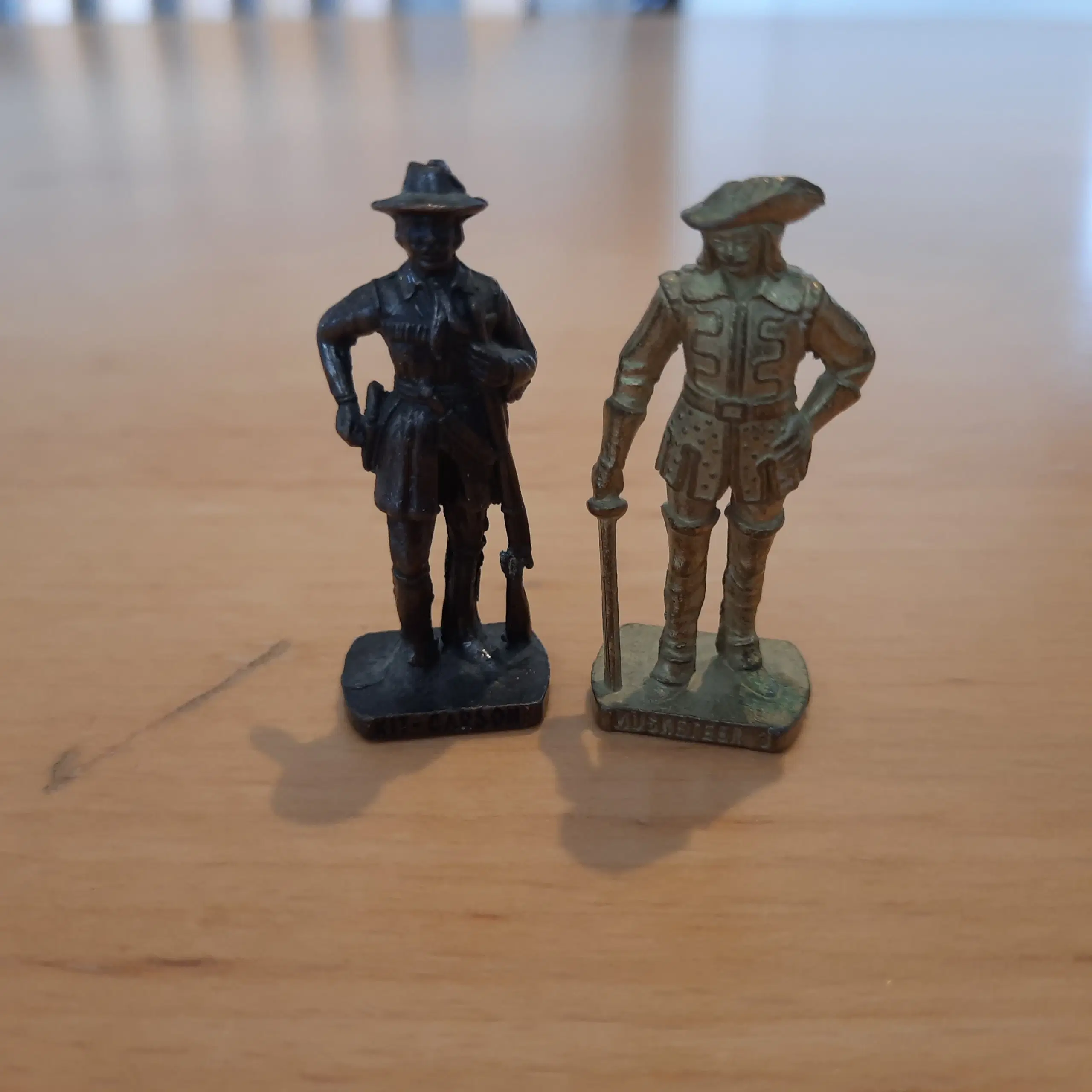 Metalfigurer/-biler Kinder Surprice