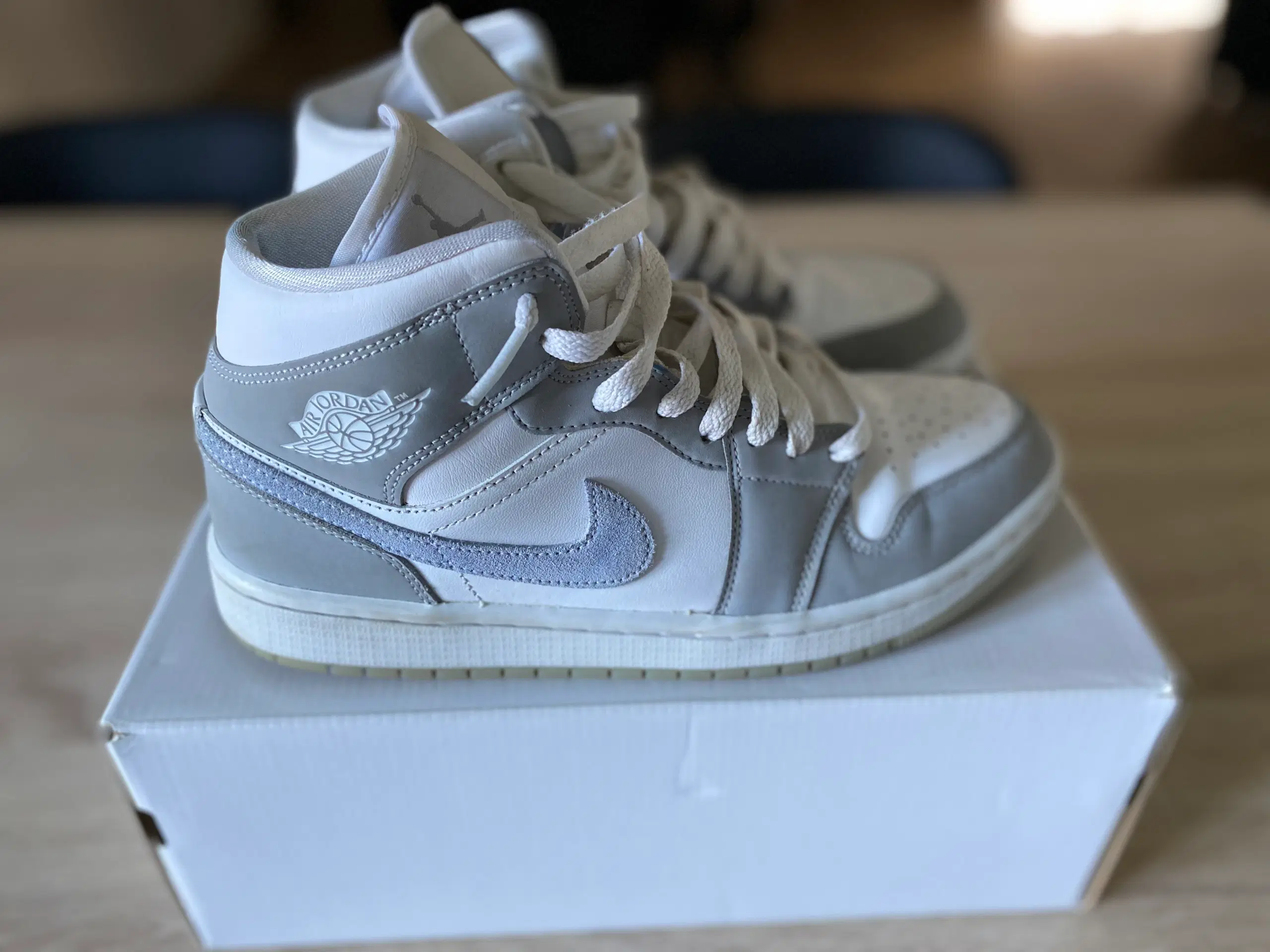 Nike Air Jordan 1 Mid Wolf Grey