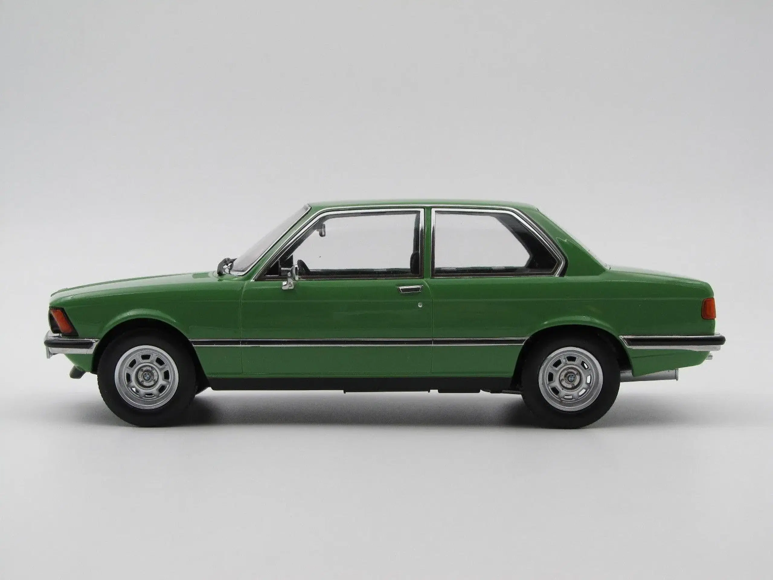 1975 BMW 318i E21 Limited Edition - 1:18