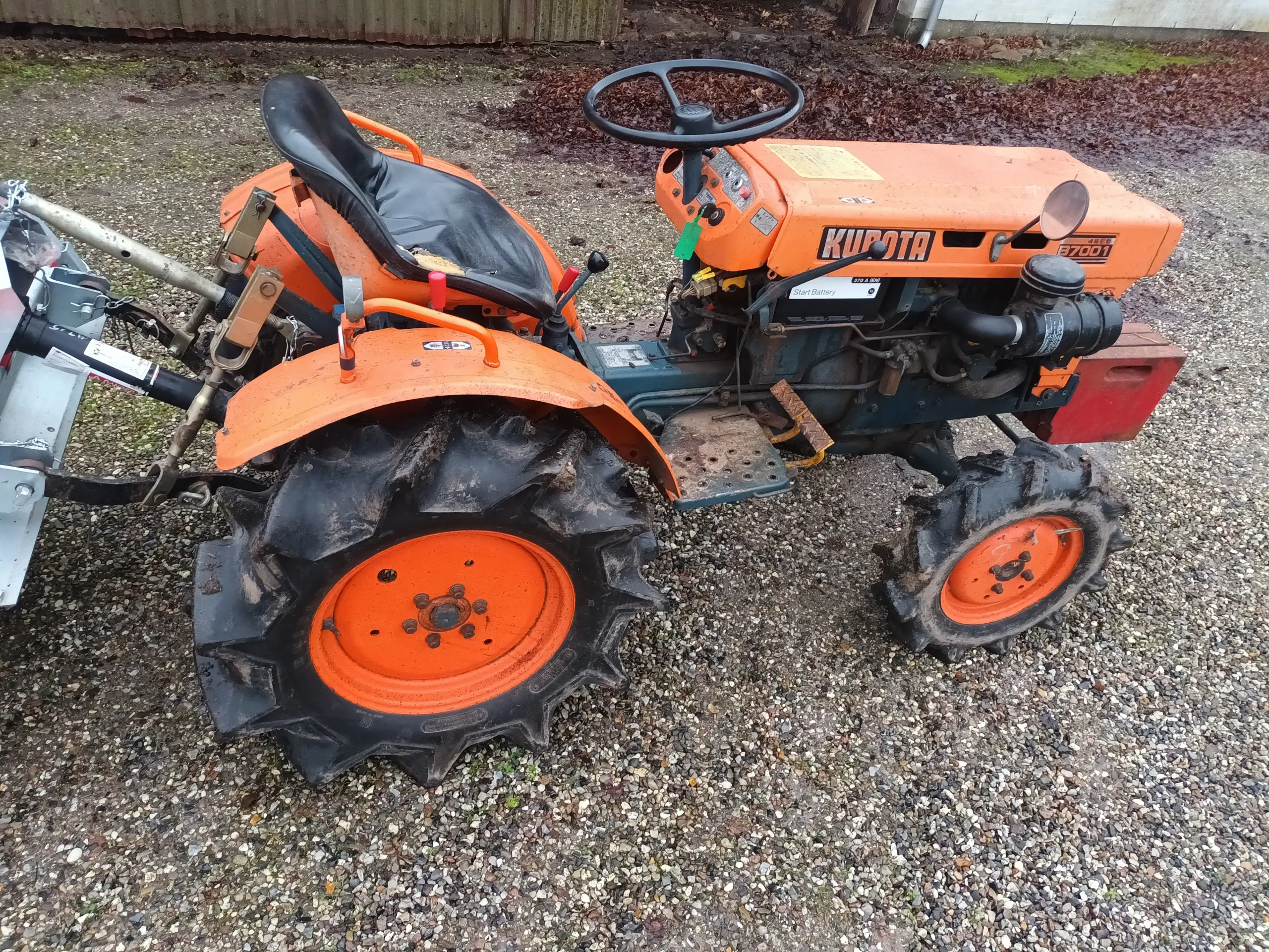 Kubota B7001