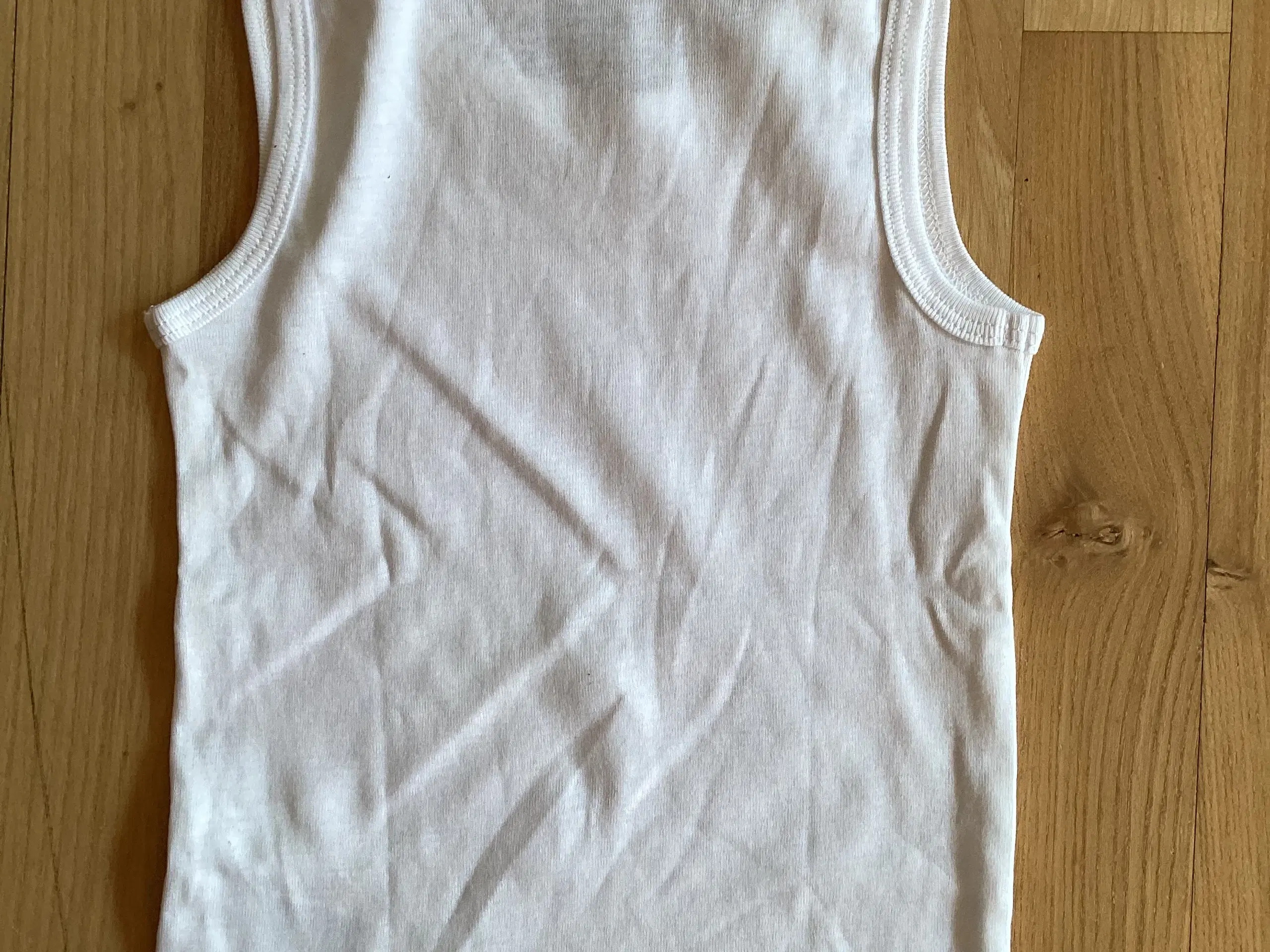 Hvid undertrøje/tanktop