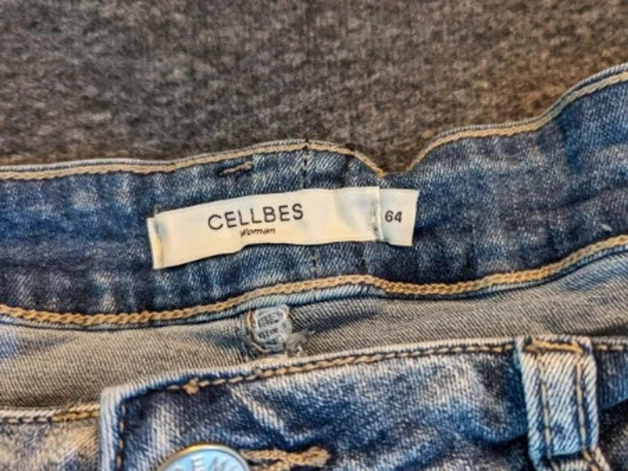 Lækre jeansshorts sælges