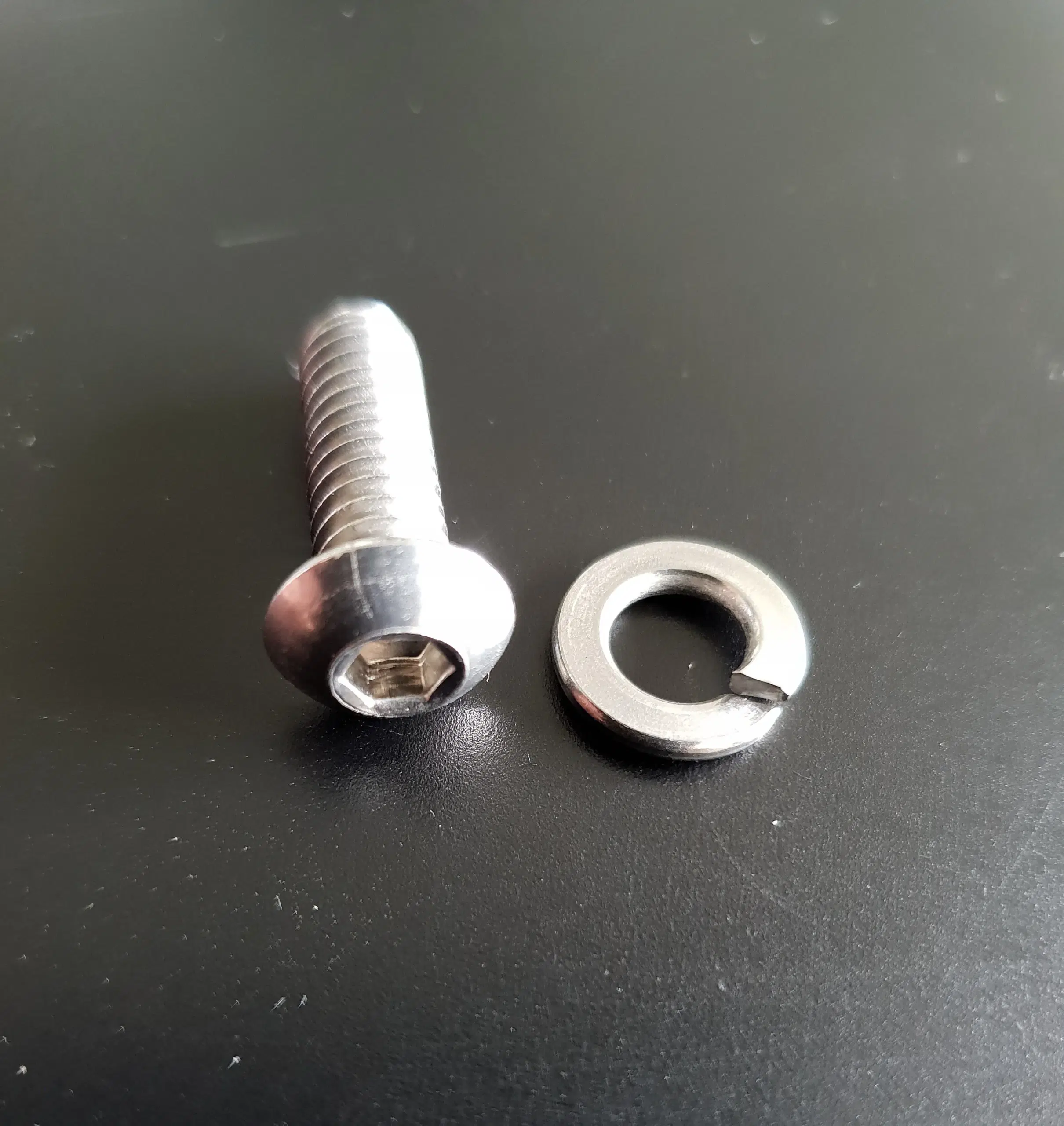 Bolt 1/4-20 x 3/4" lang m fjederskive