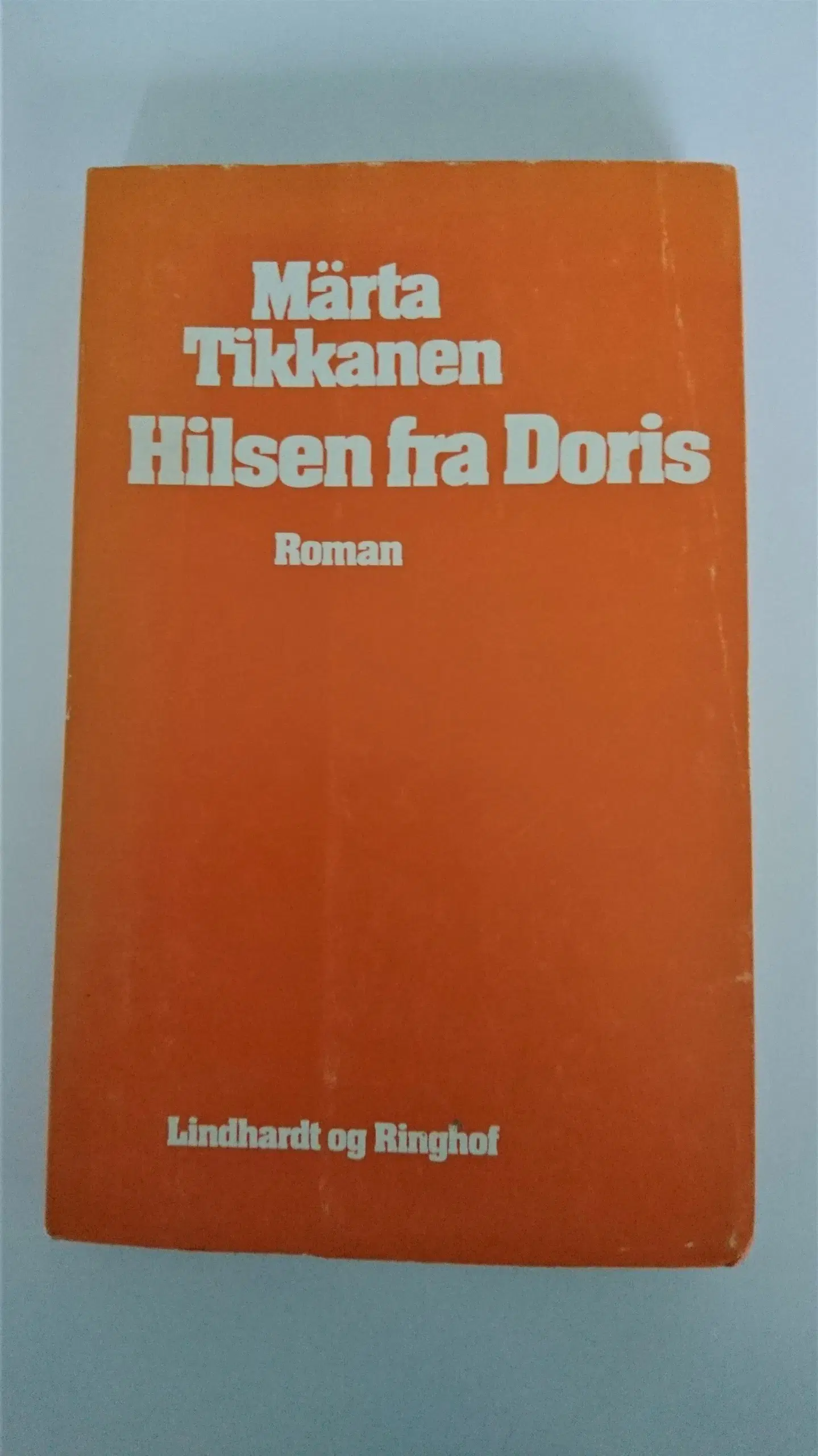 Hilsen fra Doris Af Märta Tikkanen