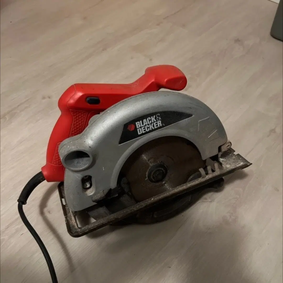 UDLEJES - Black  Decker rundsav