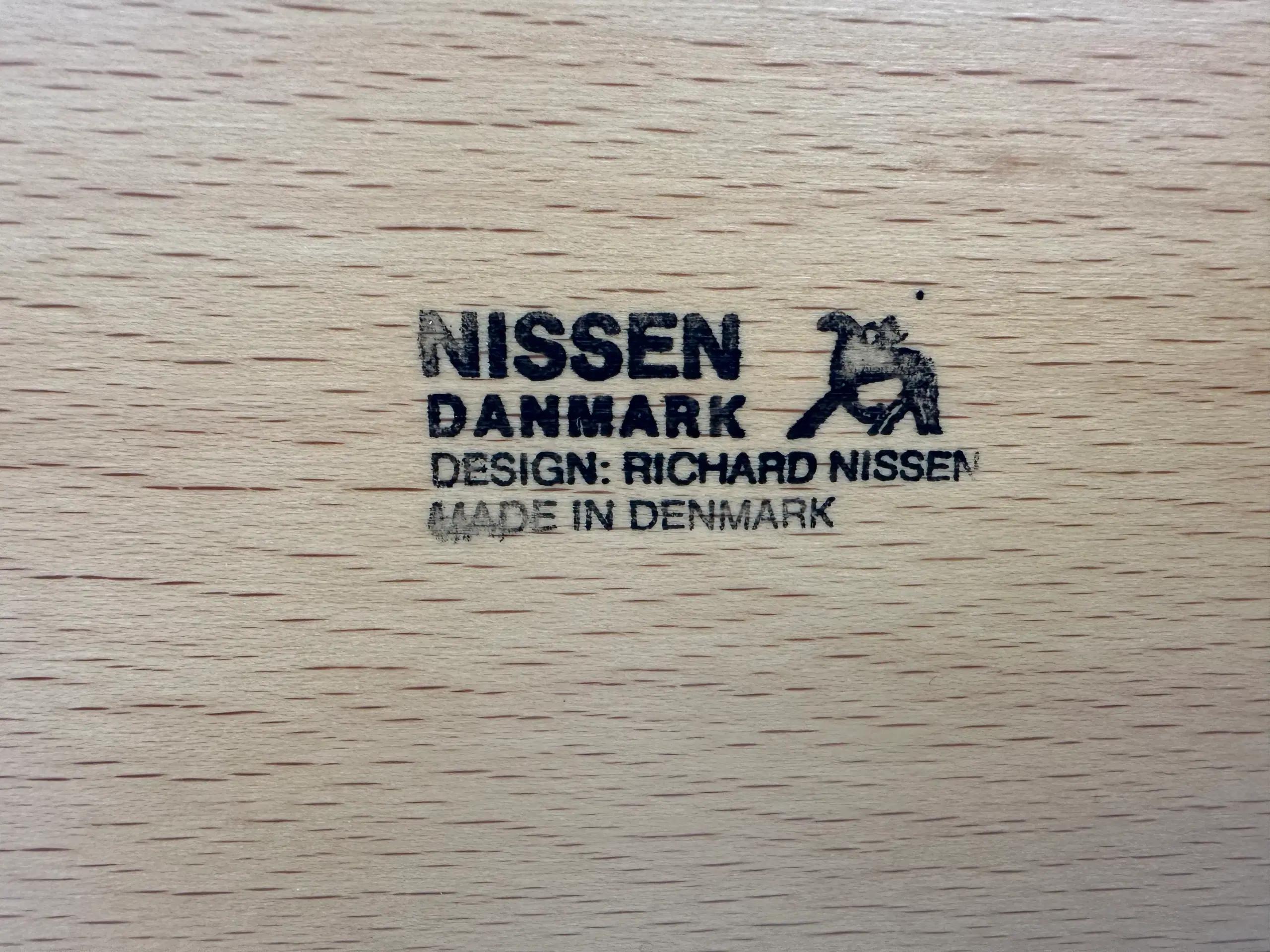 Stor bakke i træ (Nissen design)