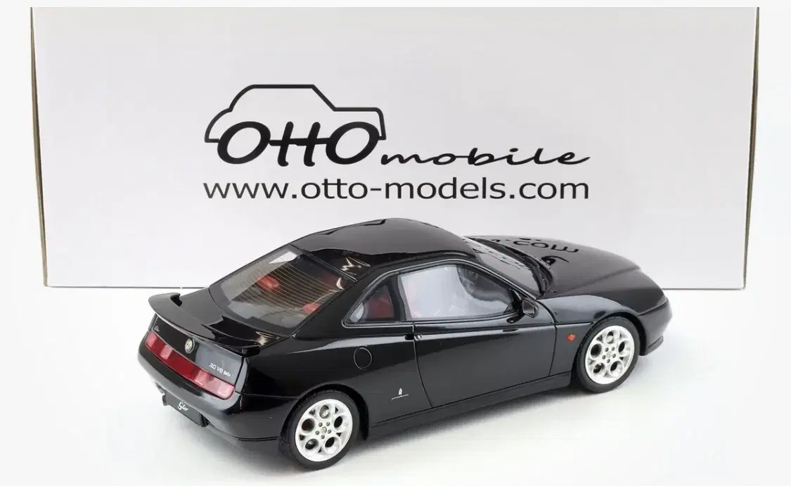 1:18 Alfa Romeo GTV V6 Coupe 2000