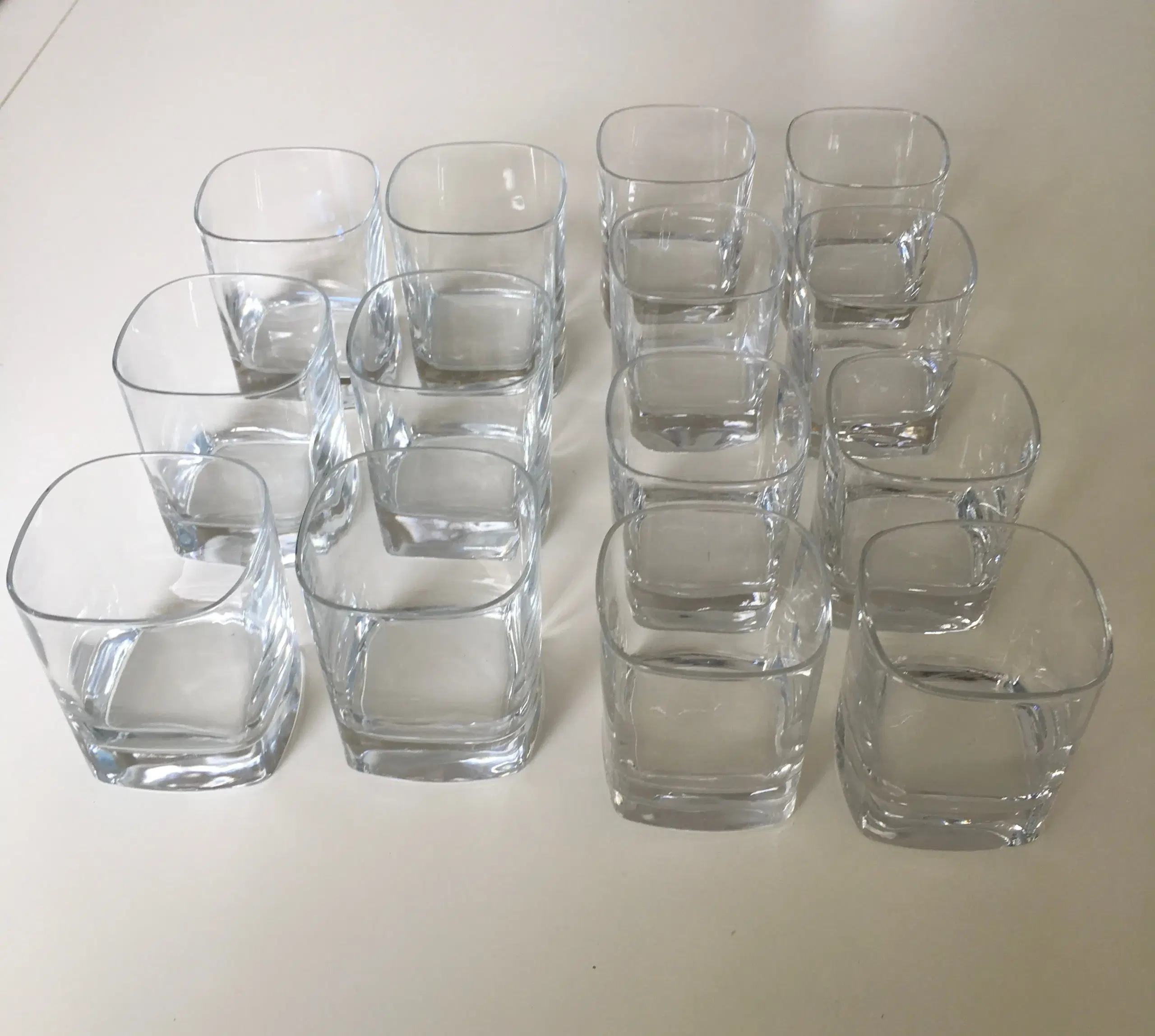 Firkantede glas