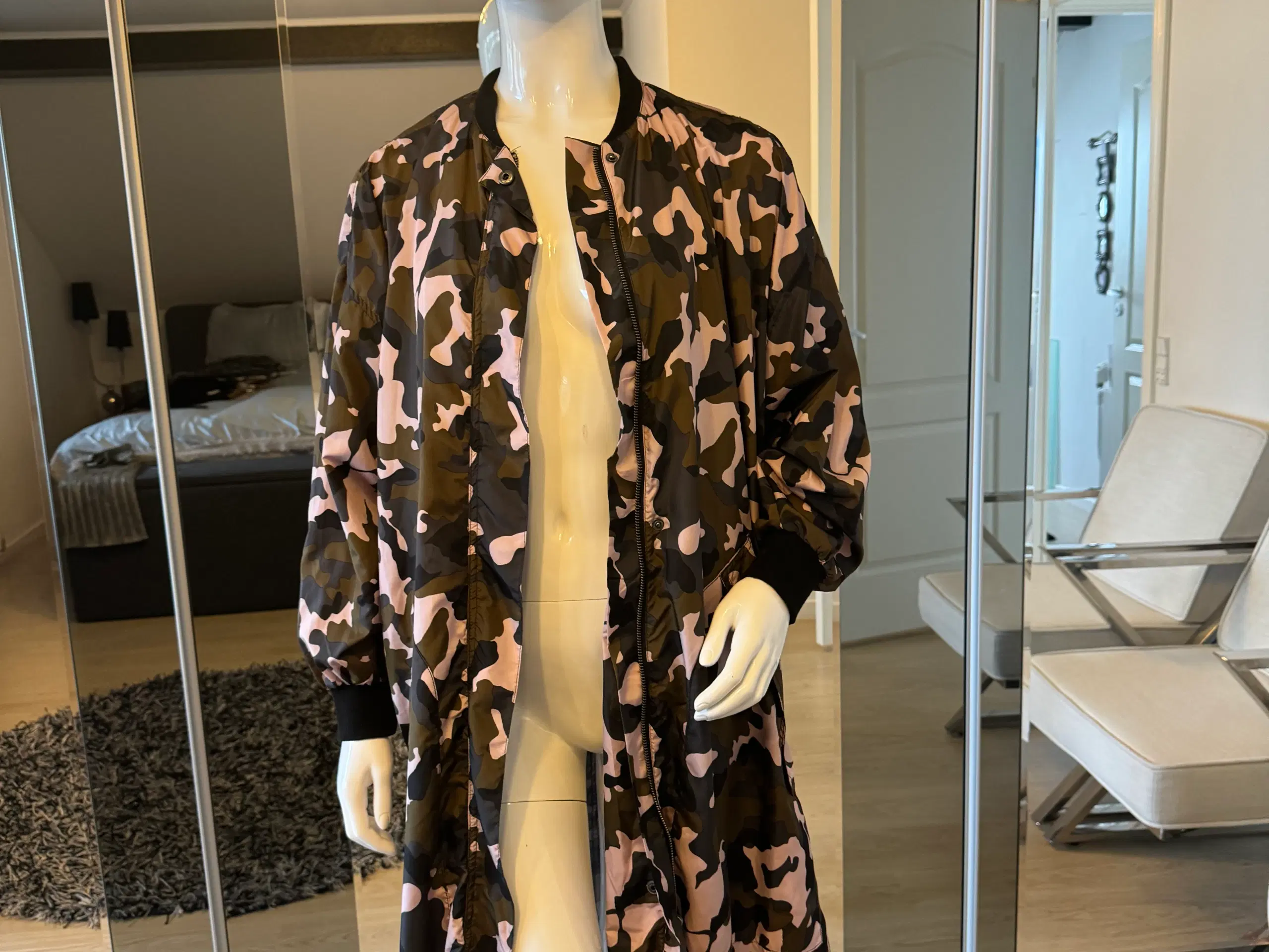 Bombine camo jakke fra MSCH str XS oversize