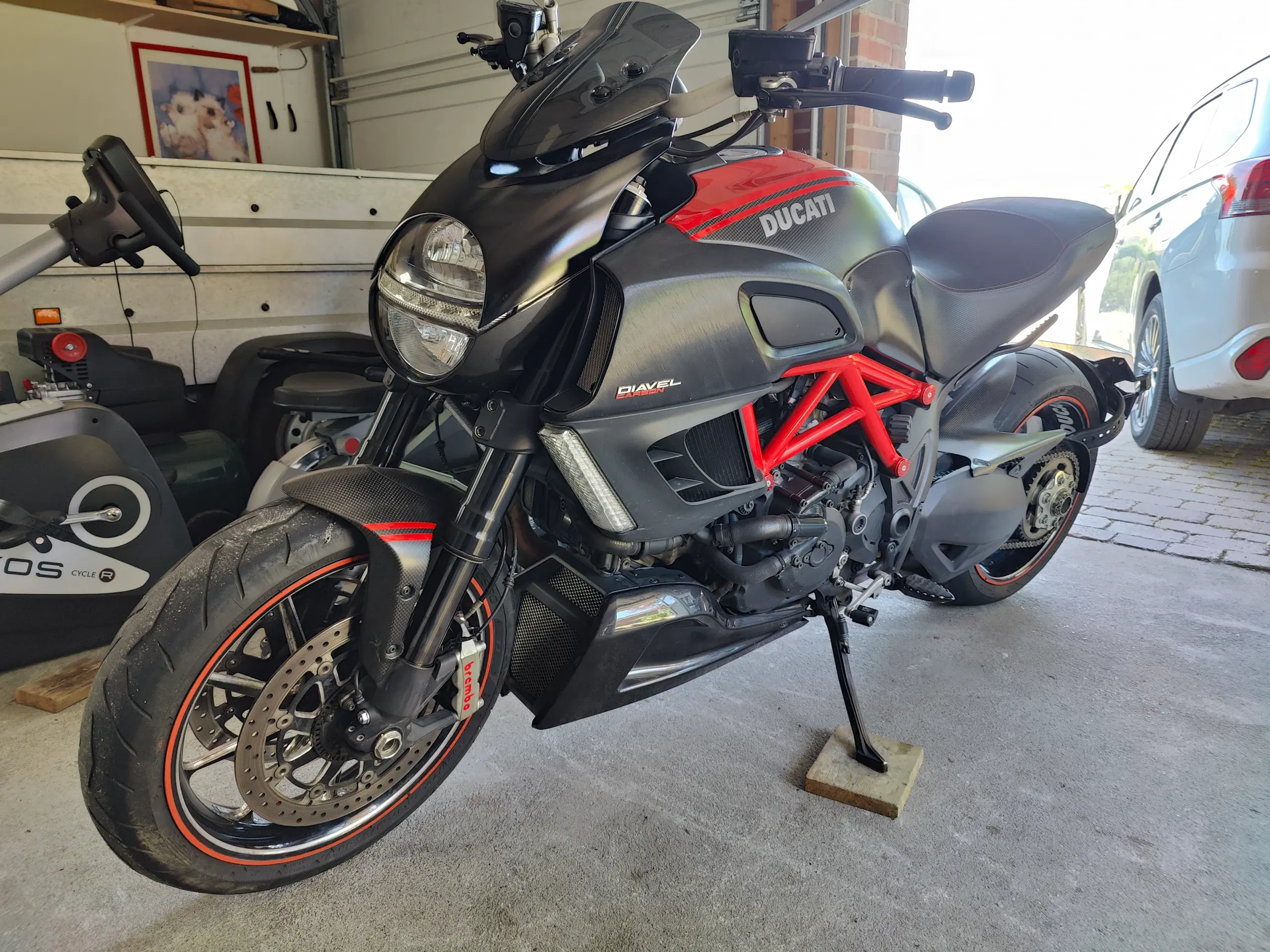 Ducati Diavel Carbon model 2012