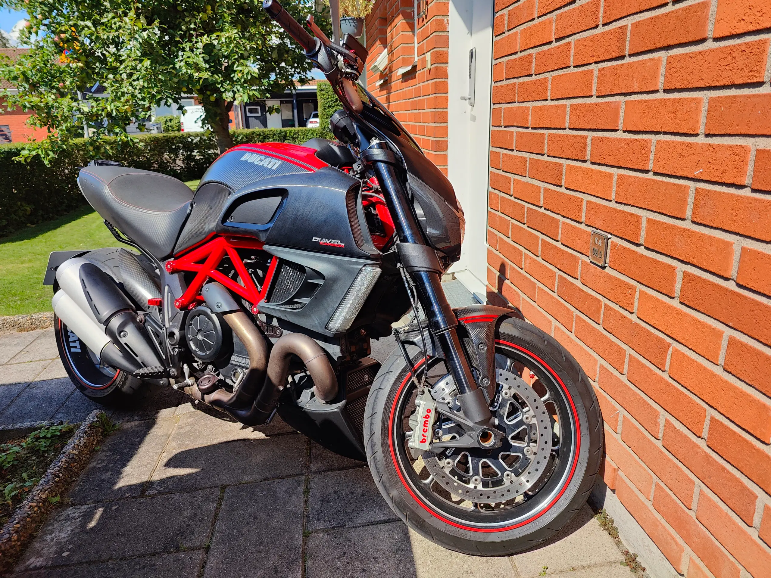 Ducati Diavel Carbon model 2012