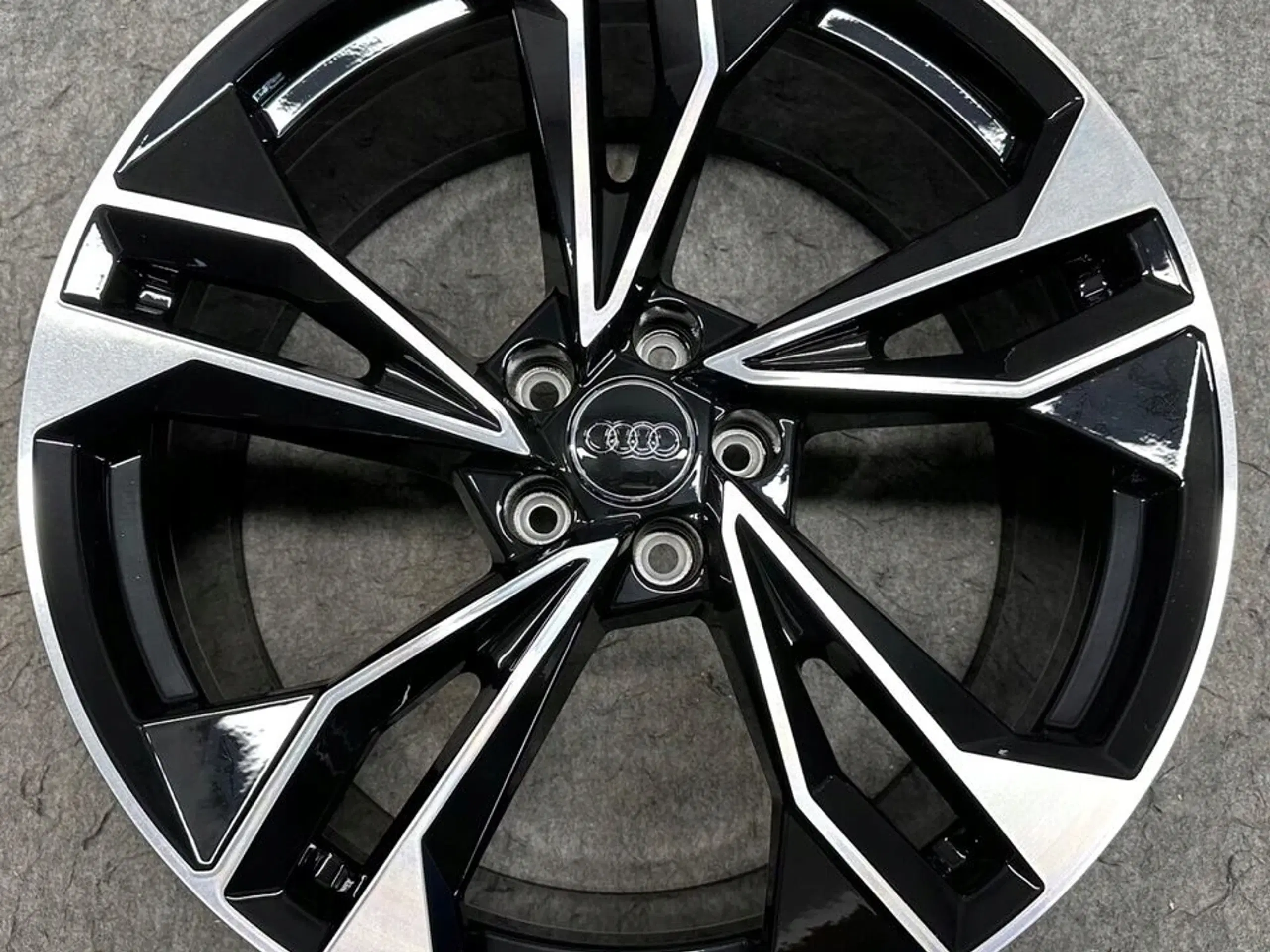 AUDI A4 A5 B9 8W 8W0 20 90" x 20" 5x112 ET 34