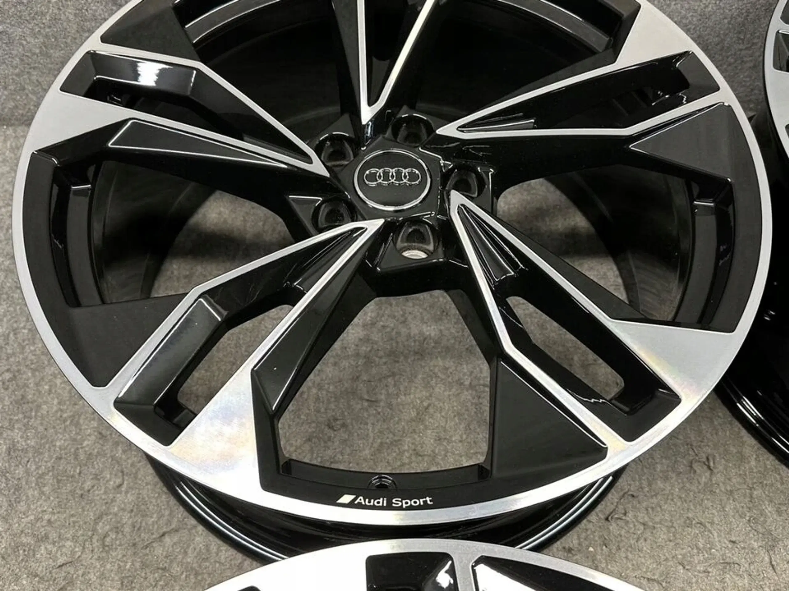 AUDI A4 A5 B9 8W 8W0 20 90" x 20" 5x112 ET 34