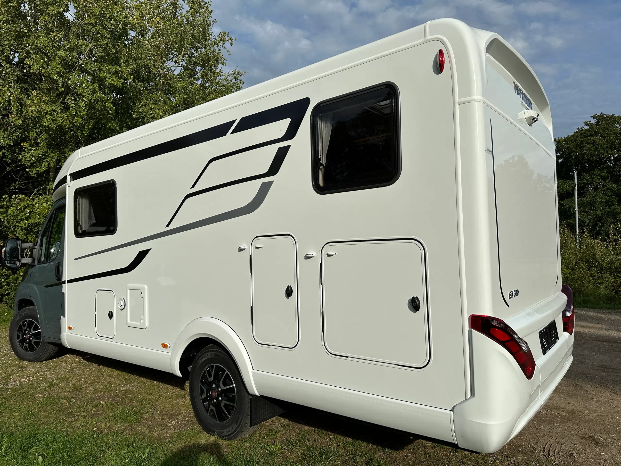 VOGN 8 | Autocamper udlejes | HYMER- EXSIS T580