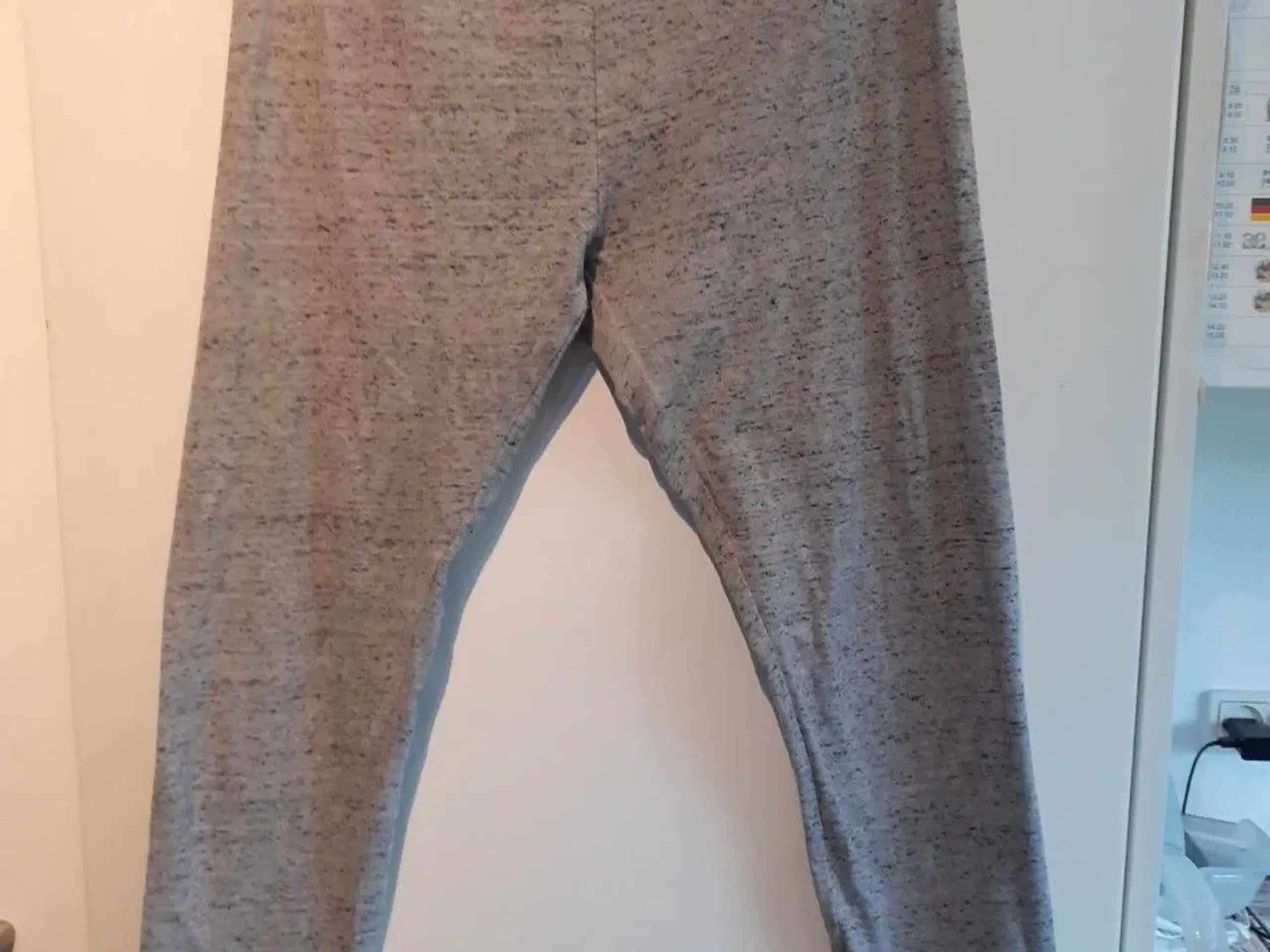 Leggins str 170 grå mrk HM kr 2000