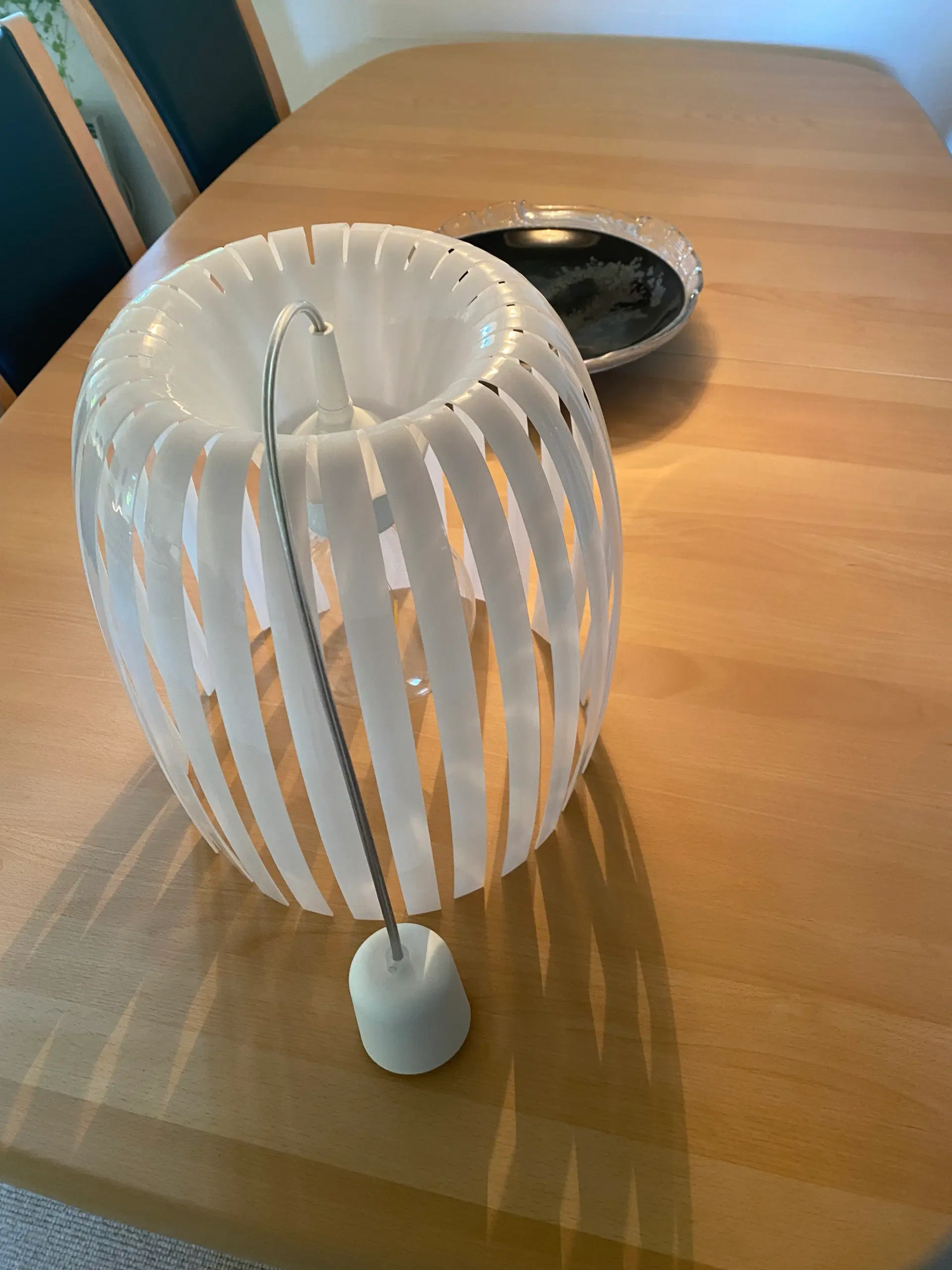 Flot hvid loftslampe