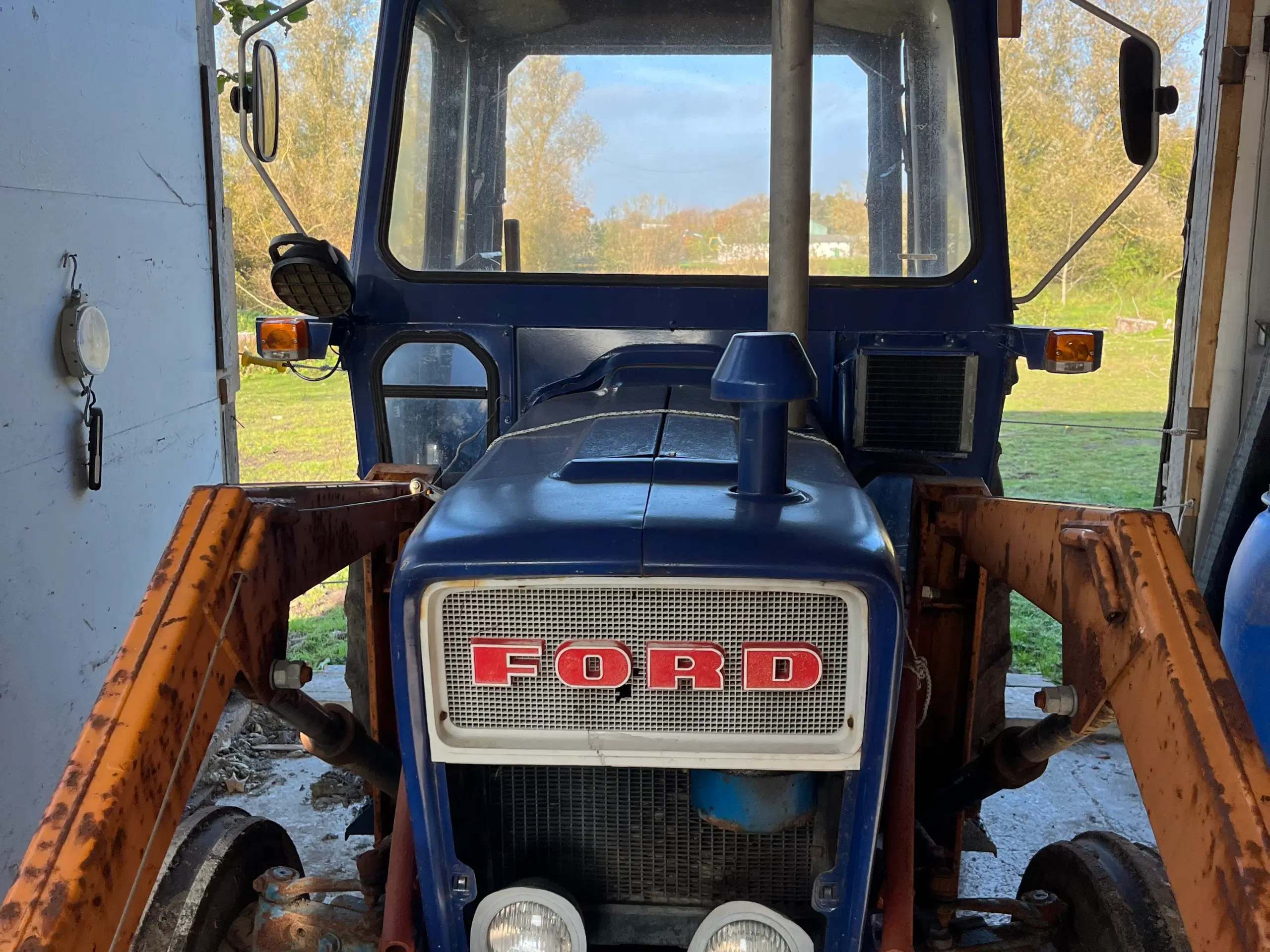 Ford 3000 med frontlæsser