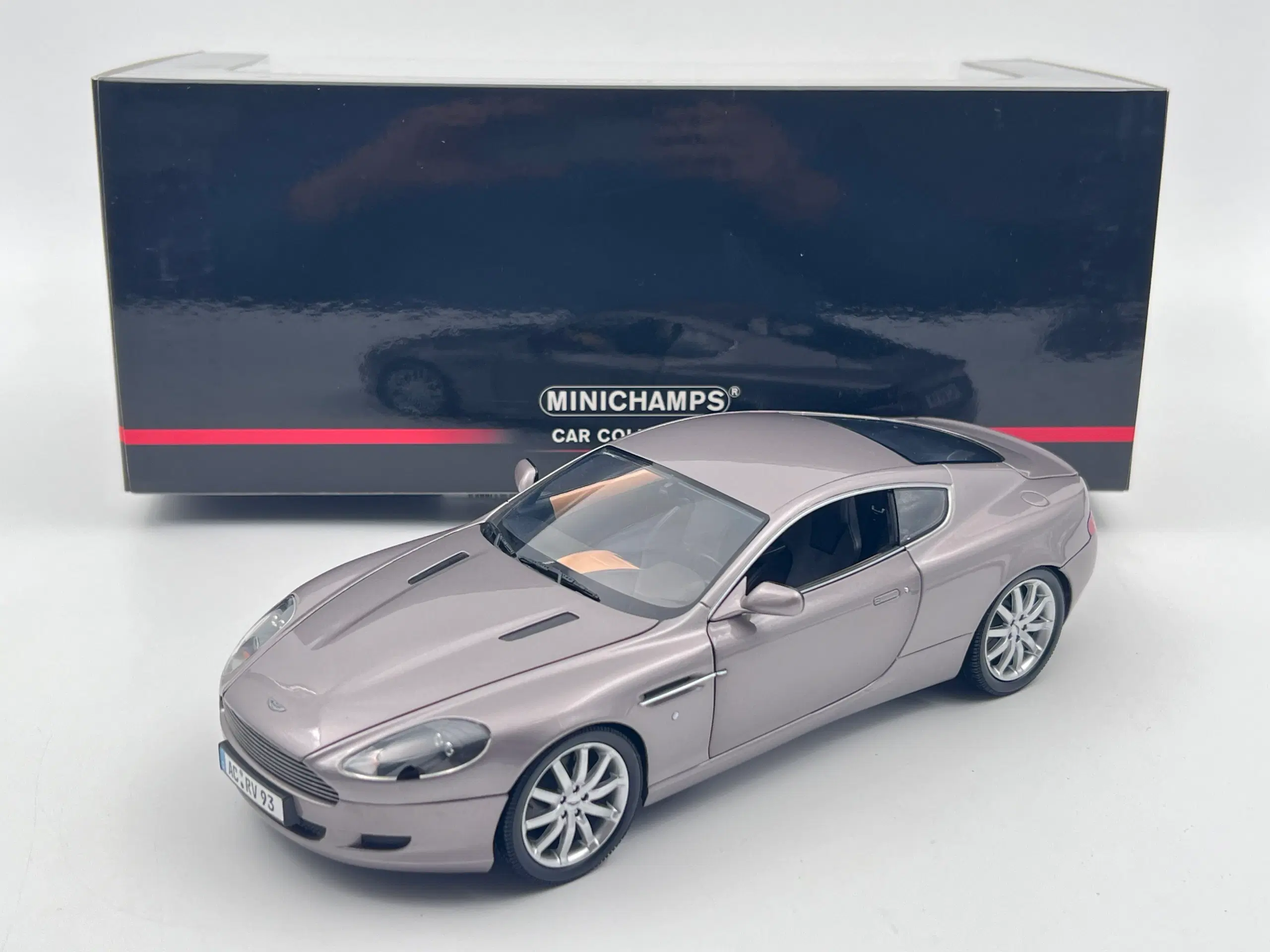 2003 Aston Martin DB9 Coupe - MINICHAMPS - 1:18