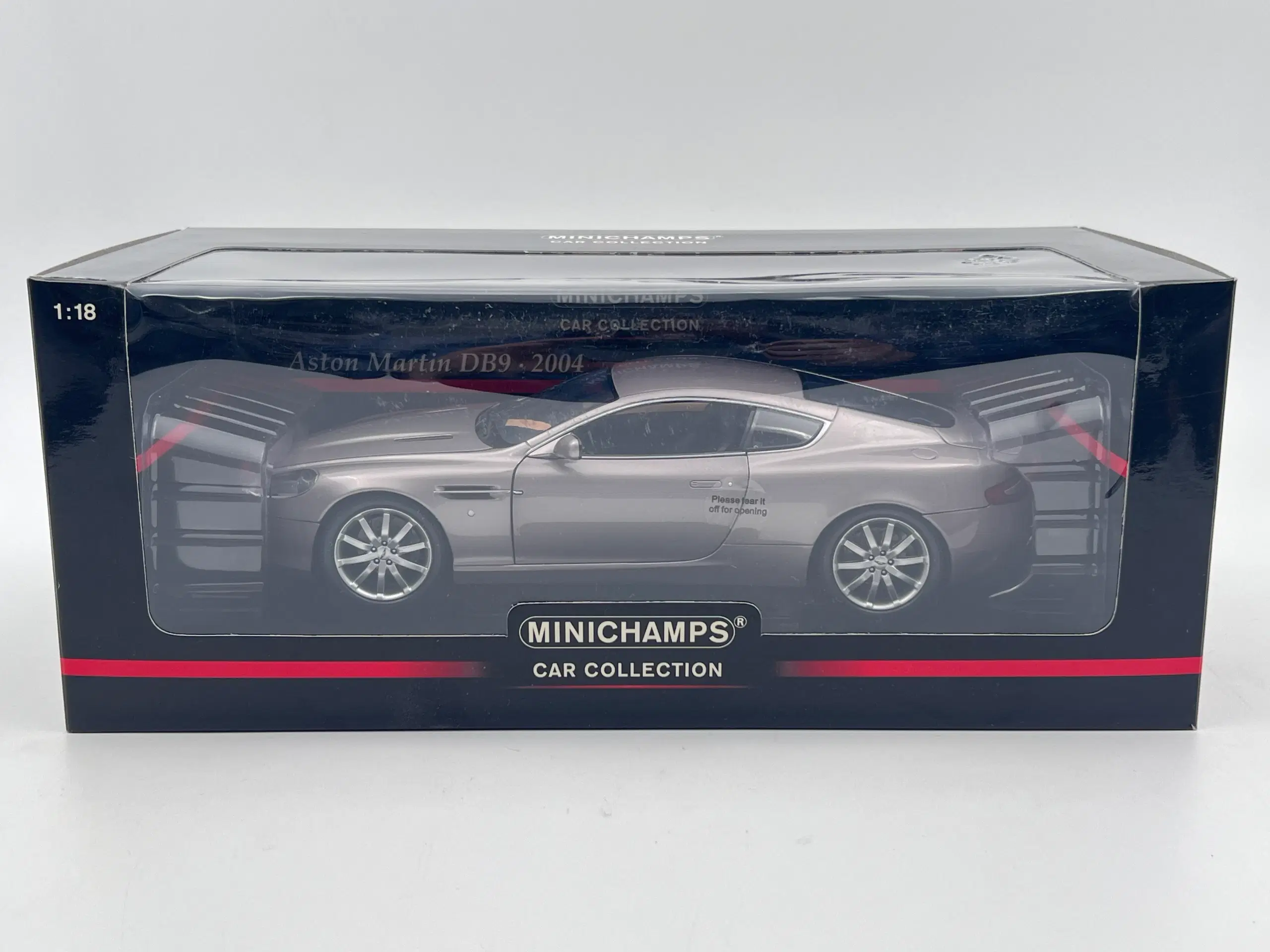 2003 Aston Martin DB9 Coupe - MINICHAMPS - 1:18