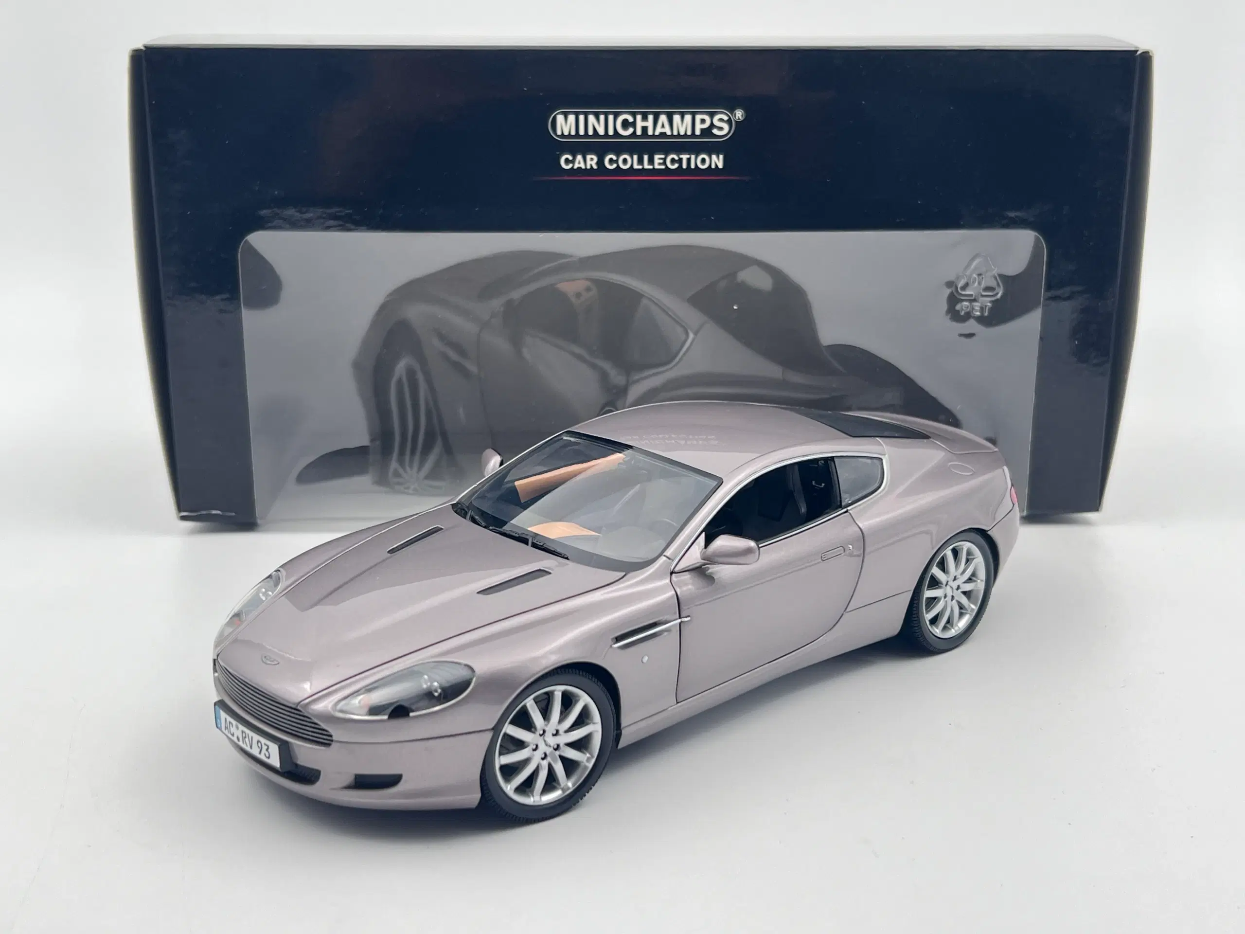 2003 Aston Martin DB9 Coupe - MINICHAMPS - 1:18