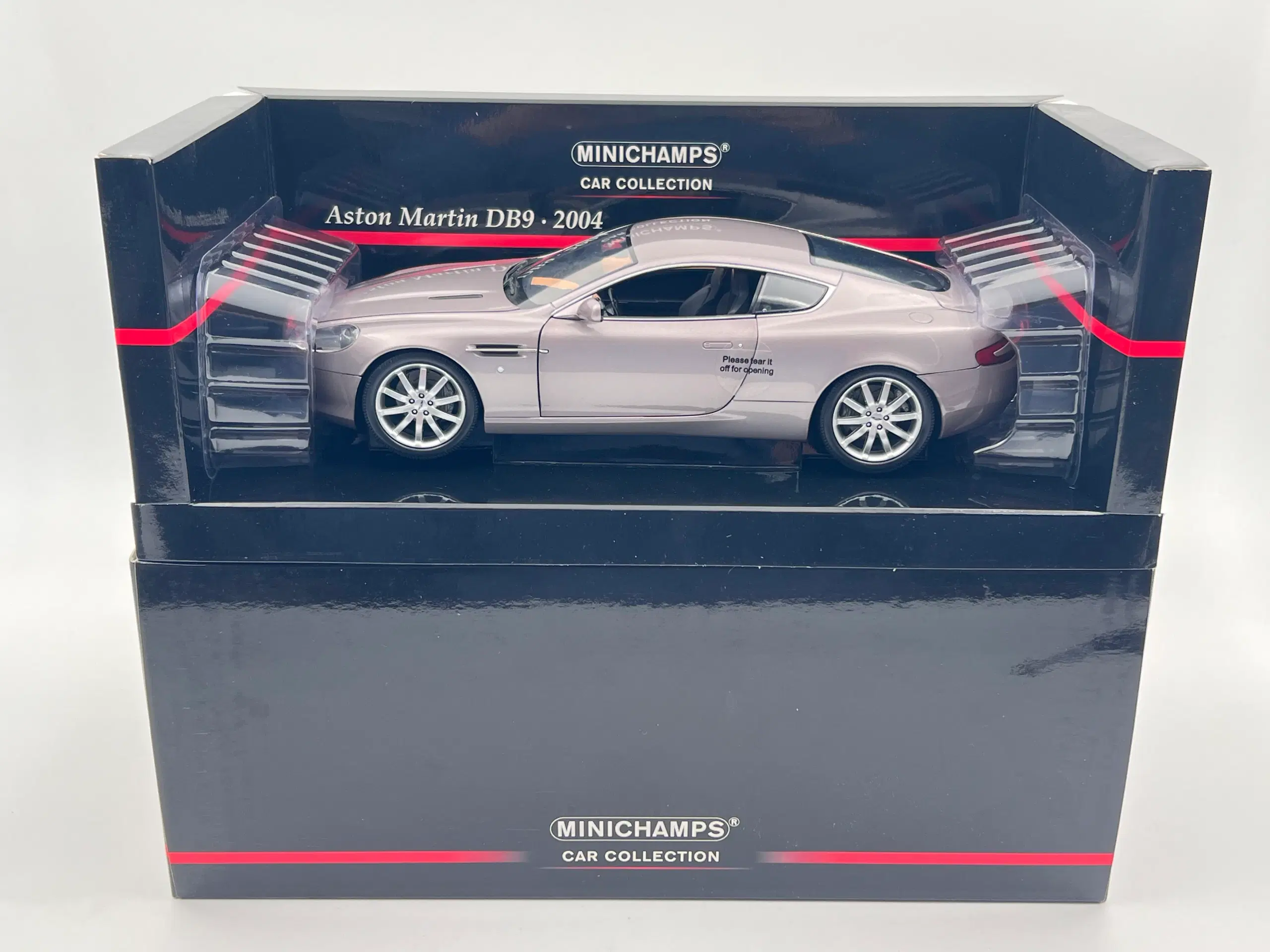 2003 Aston Martin DB9 Coupe - MINICHAMPS - 1:18