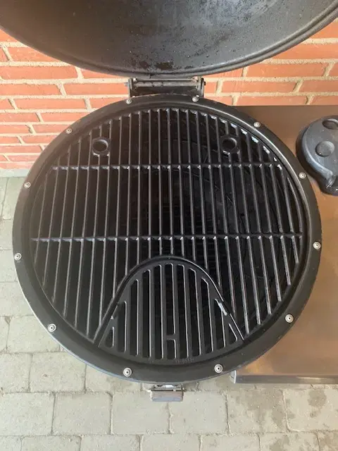 Velholdt Grill sælges