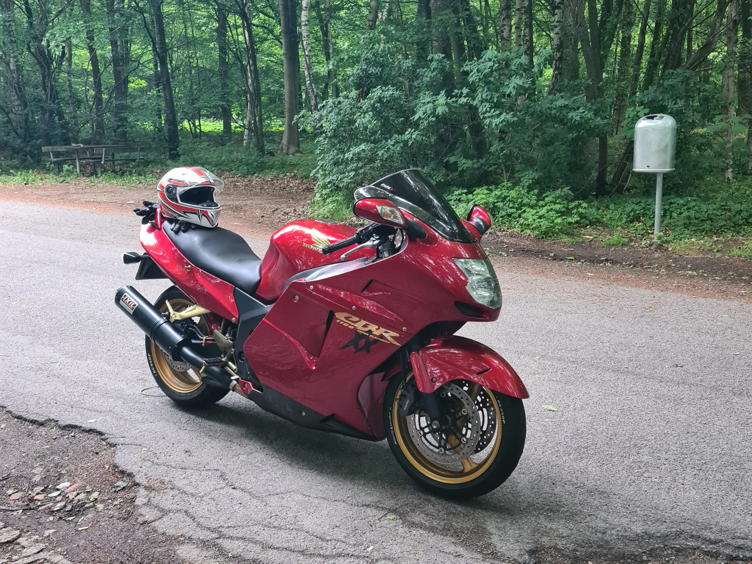 Honda cbr1100xx super blackbird