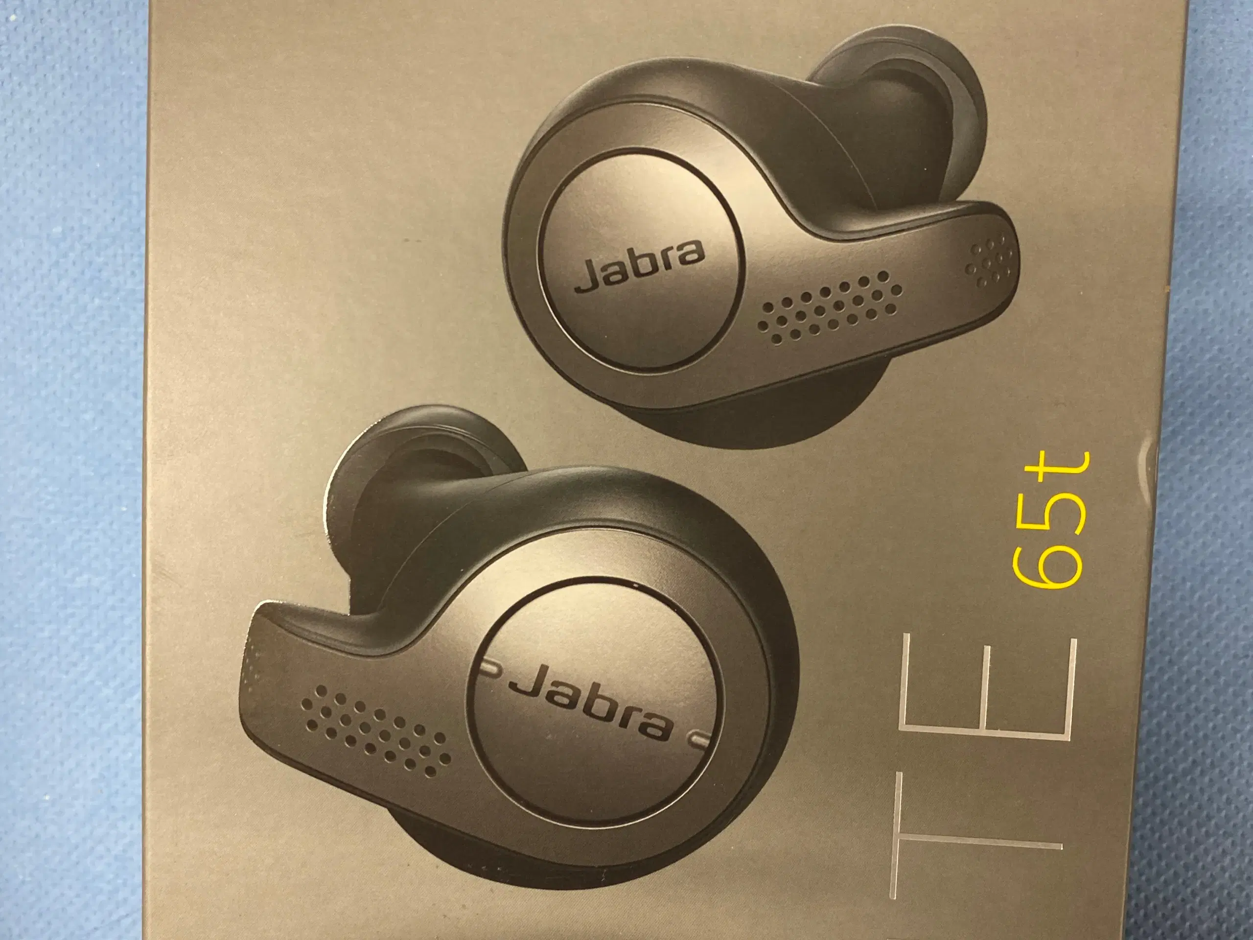 Earphone sælges