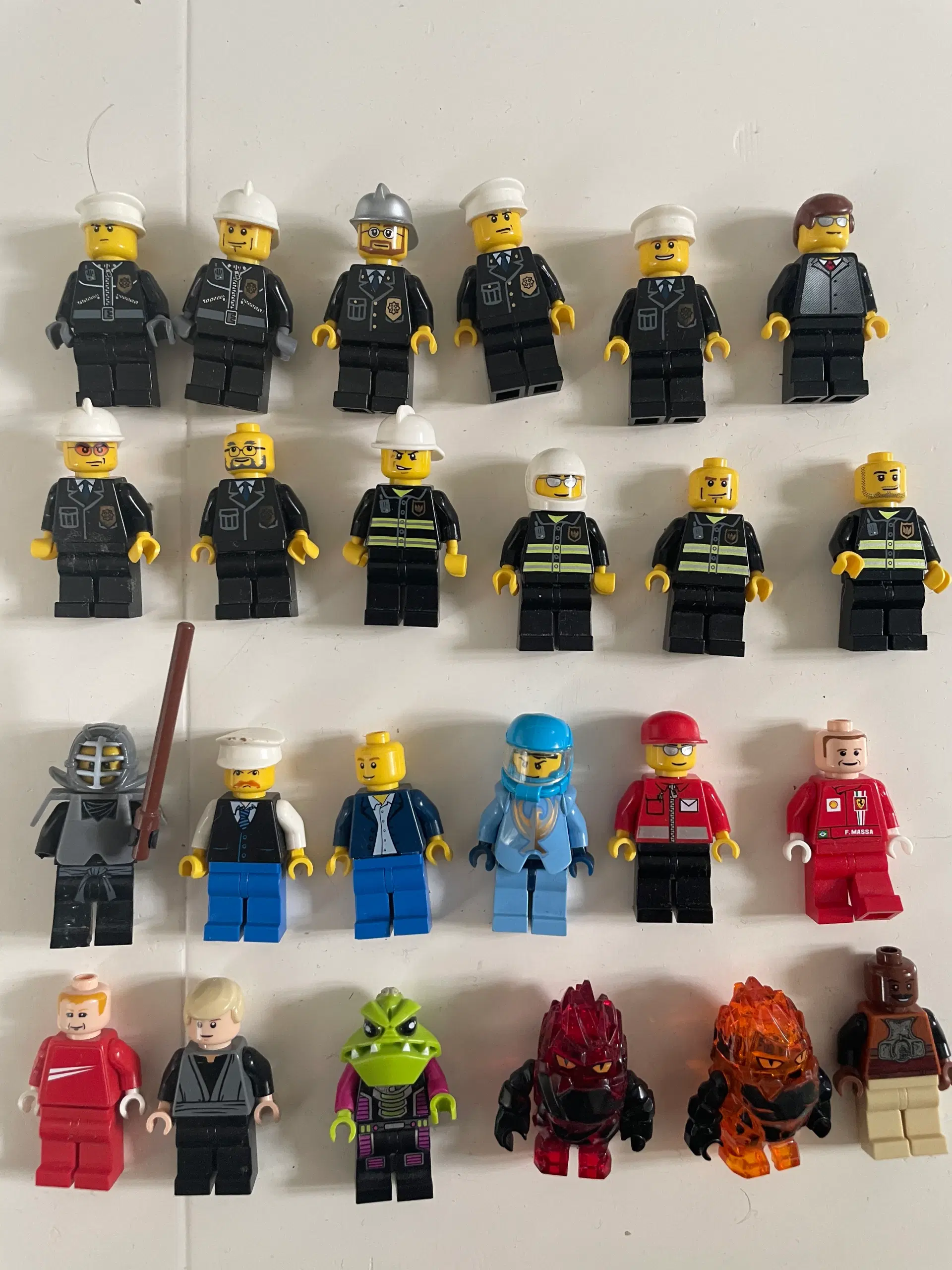 38 Lego div figure