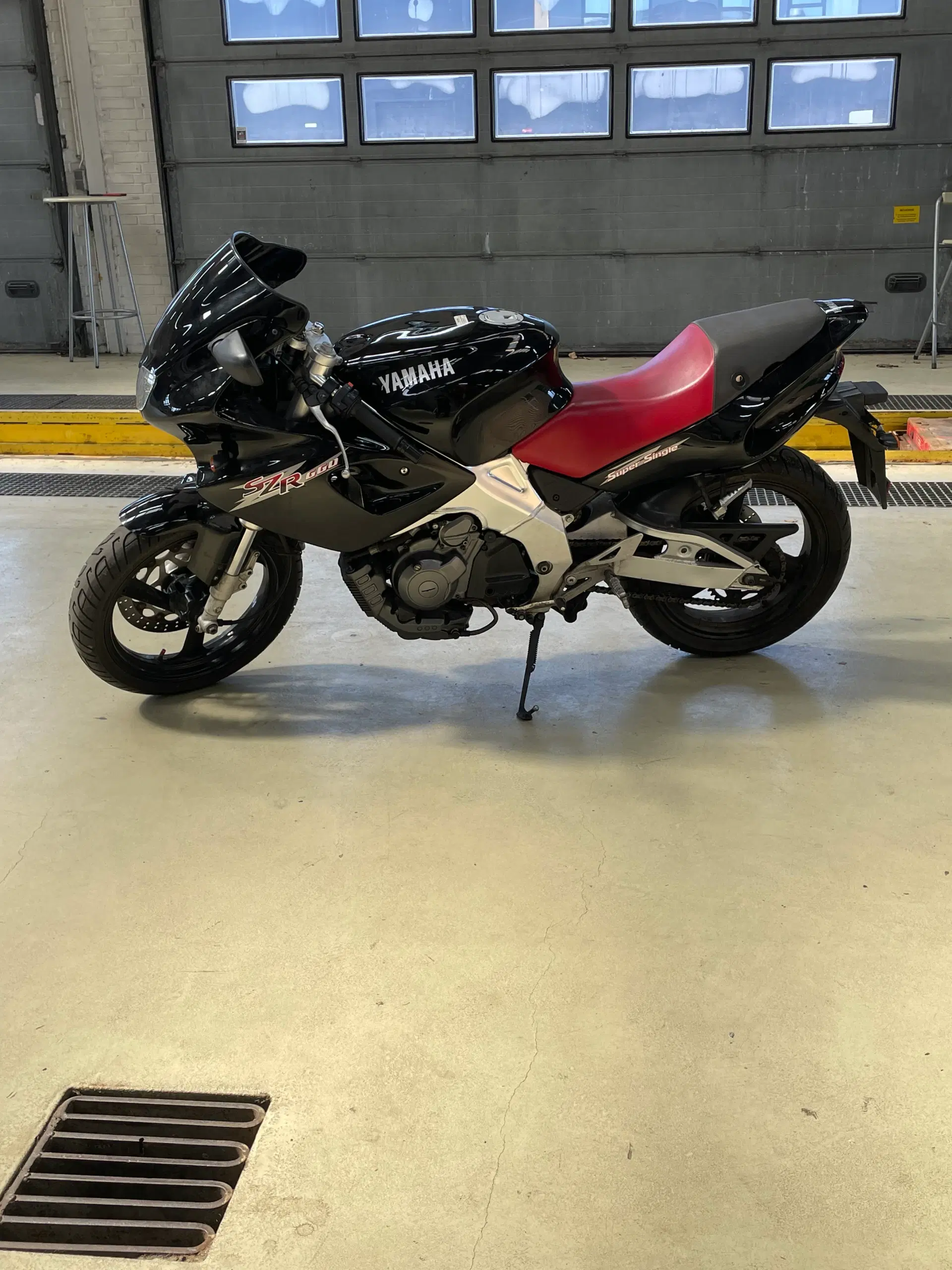 YAMAHA SZR 660 BELGARDA