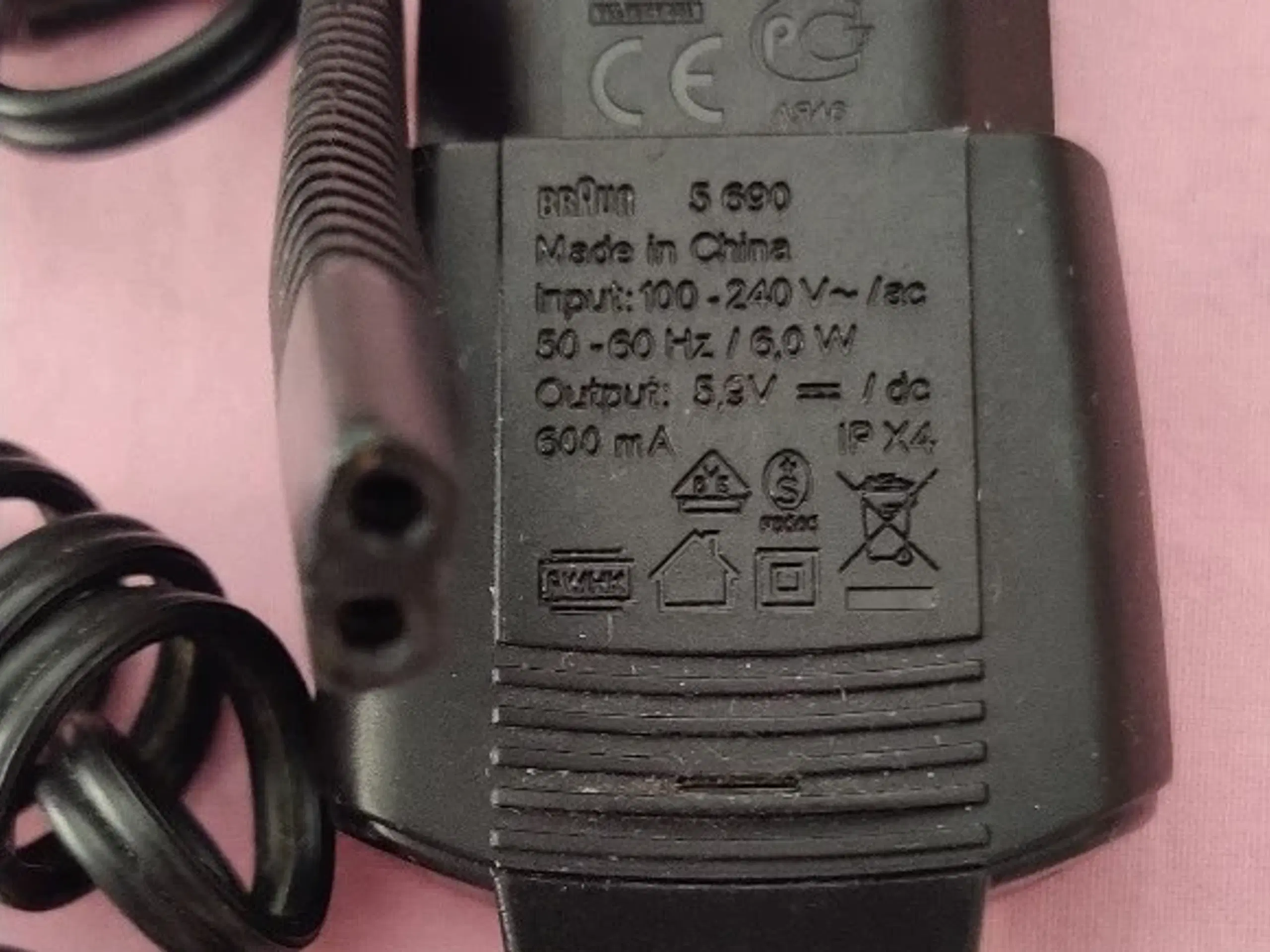 Braun lader 5 690  AC/DC Adaptor strømforsyning 6V