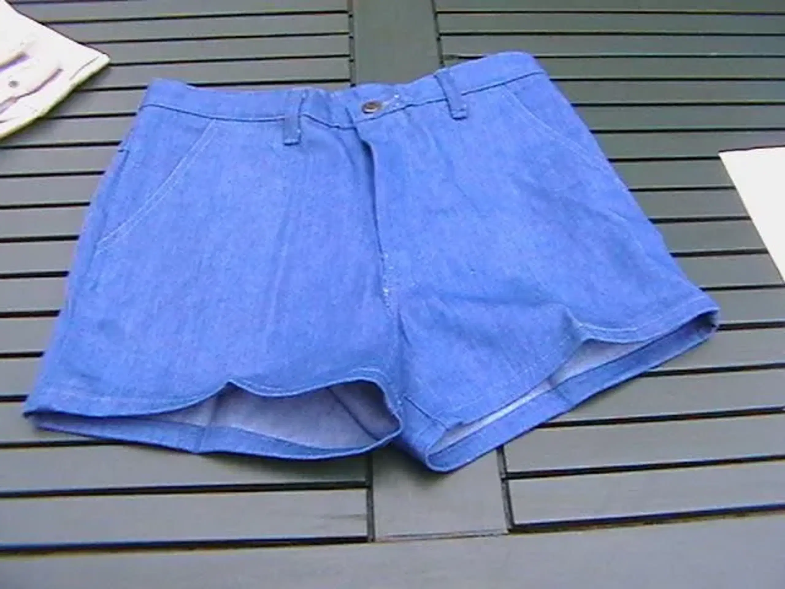 1 par nye Shorts 40kr