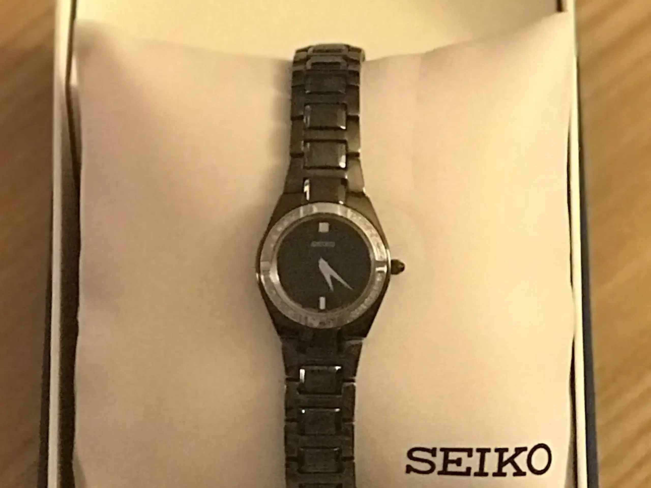 Seiko dameur med zirkoner - gaveidé