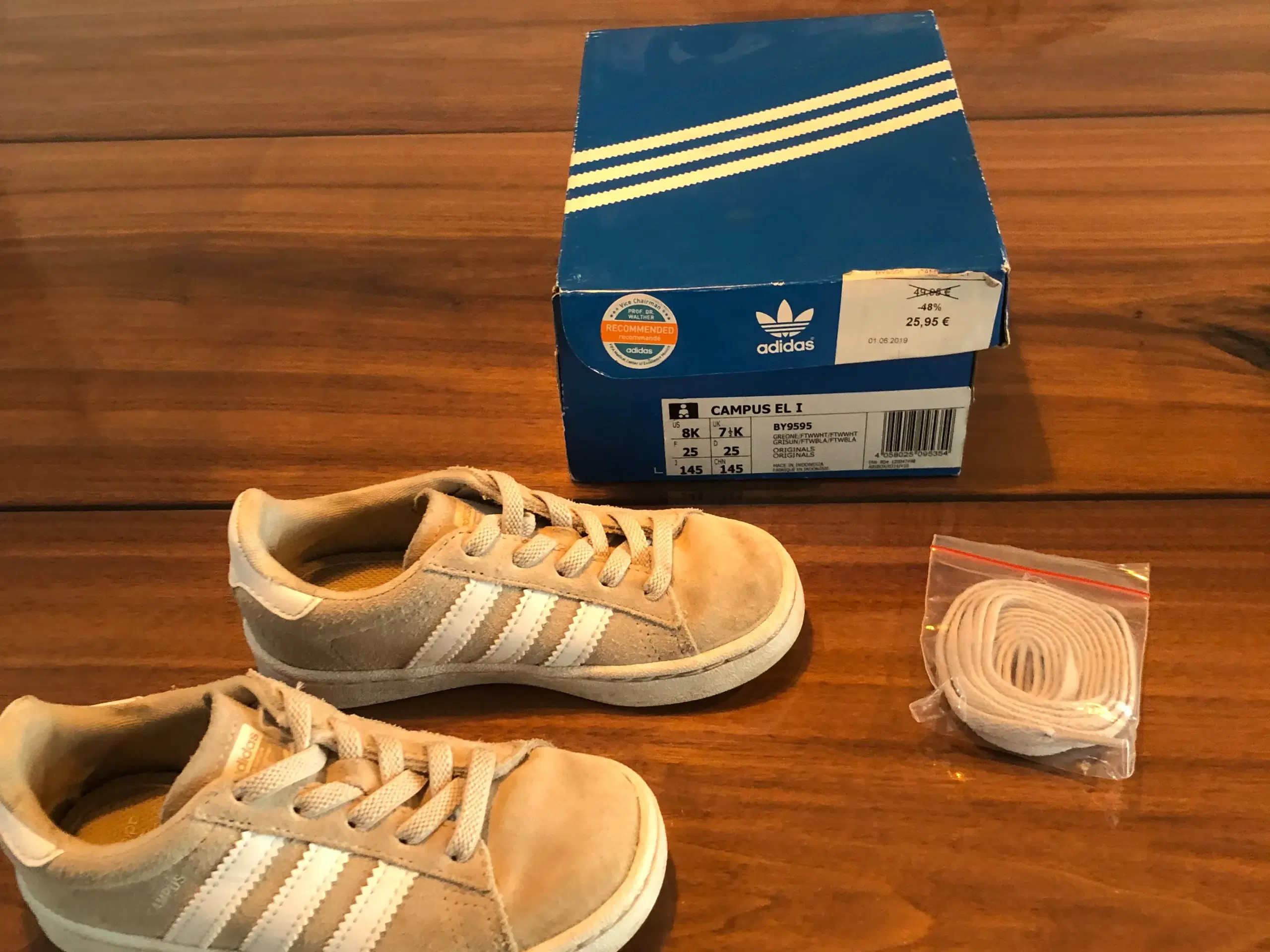 Adidas sneakers str 25