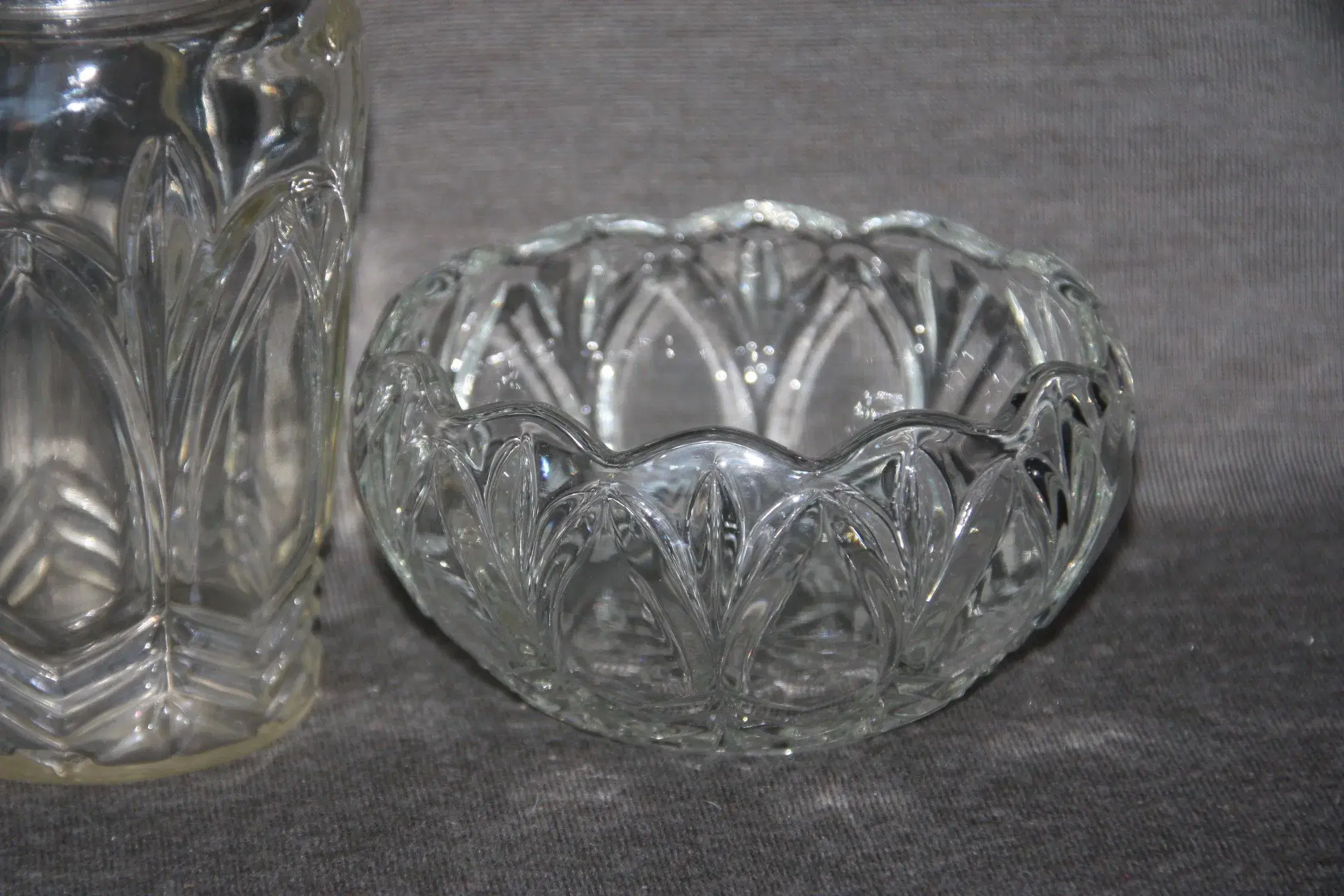 Yrsa vase i presset glas 17 cm