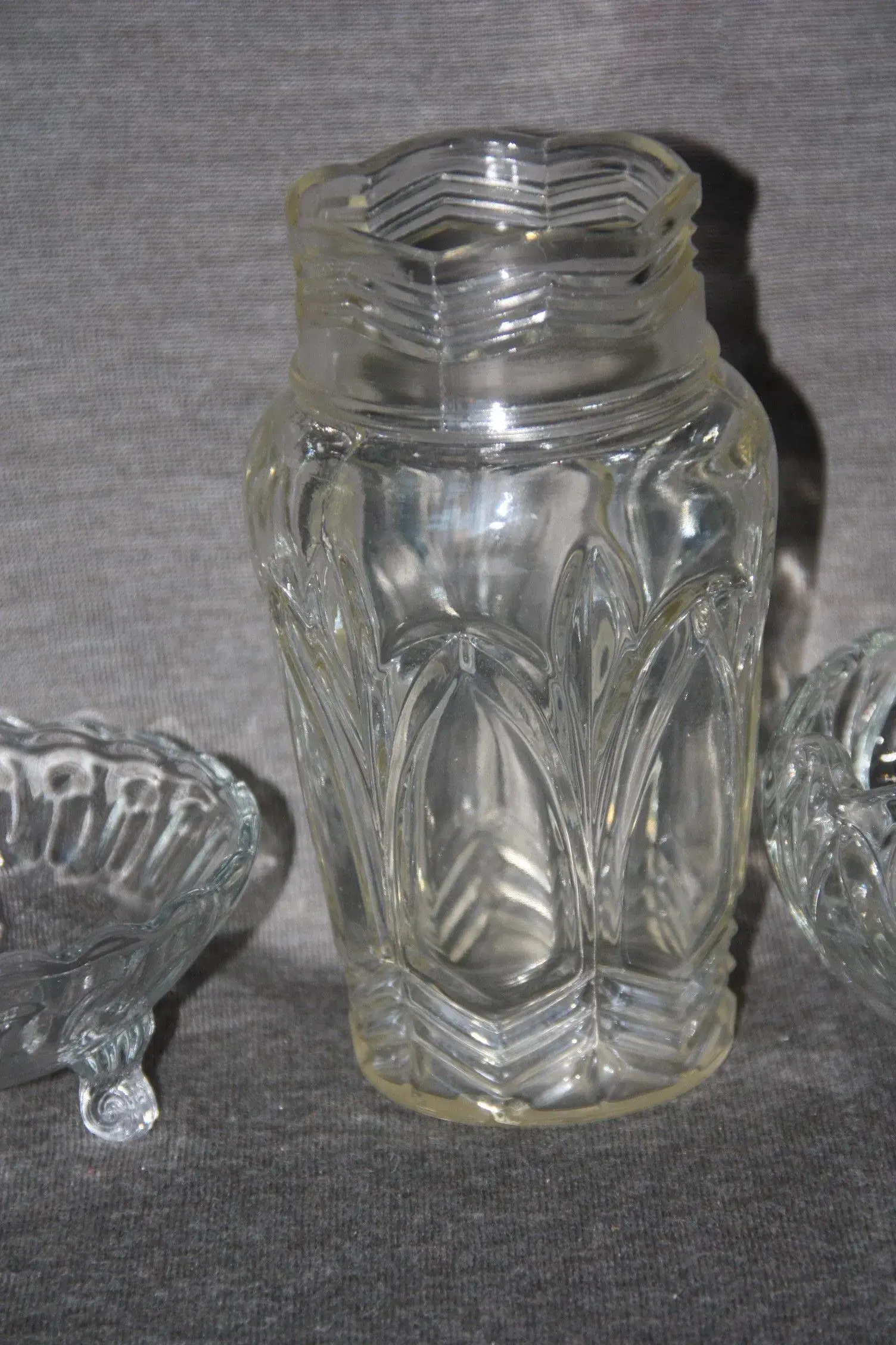 Yrsa vase i presset glas 17 cm