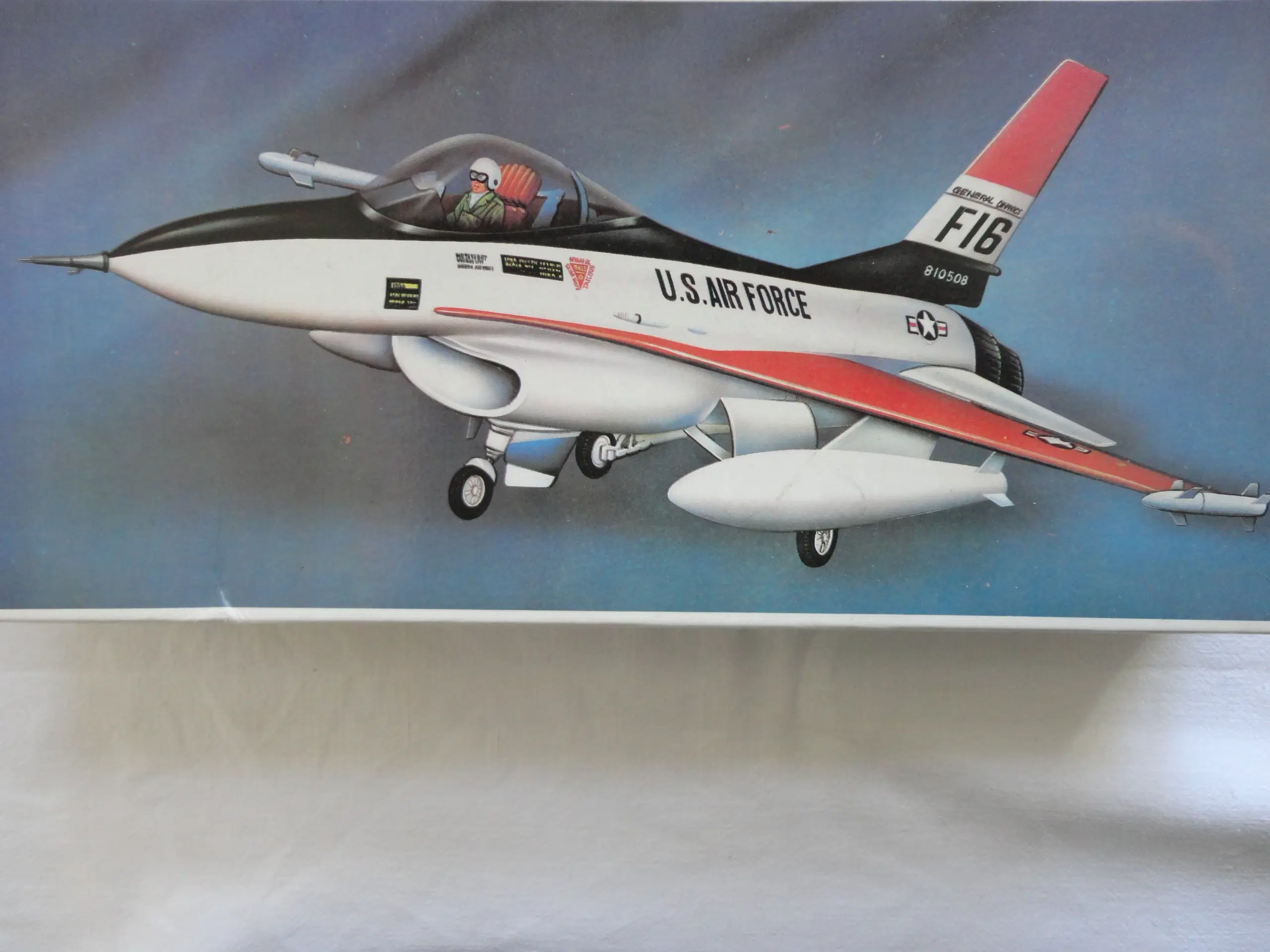 F 16 - Model Fly  :