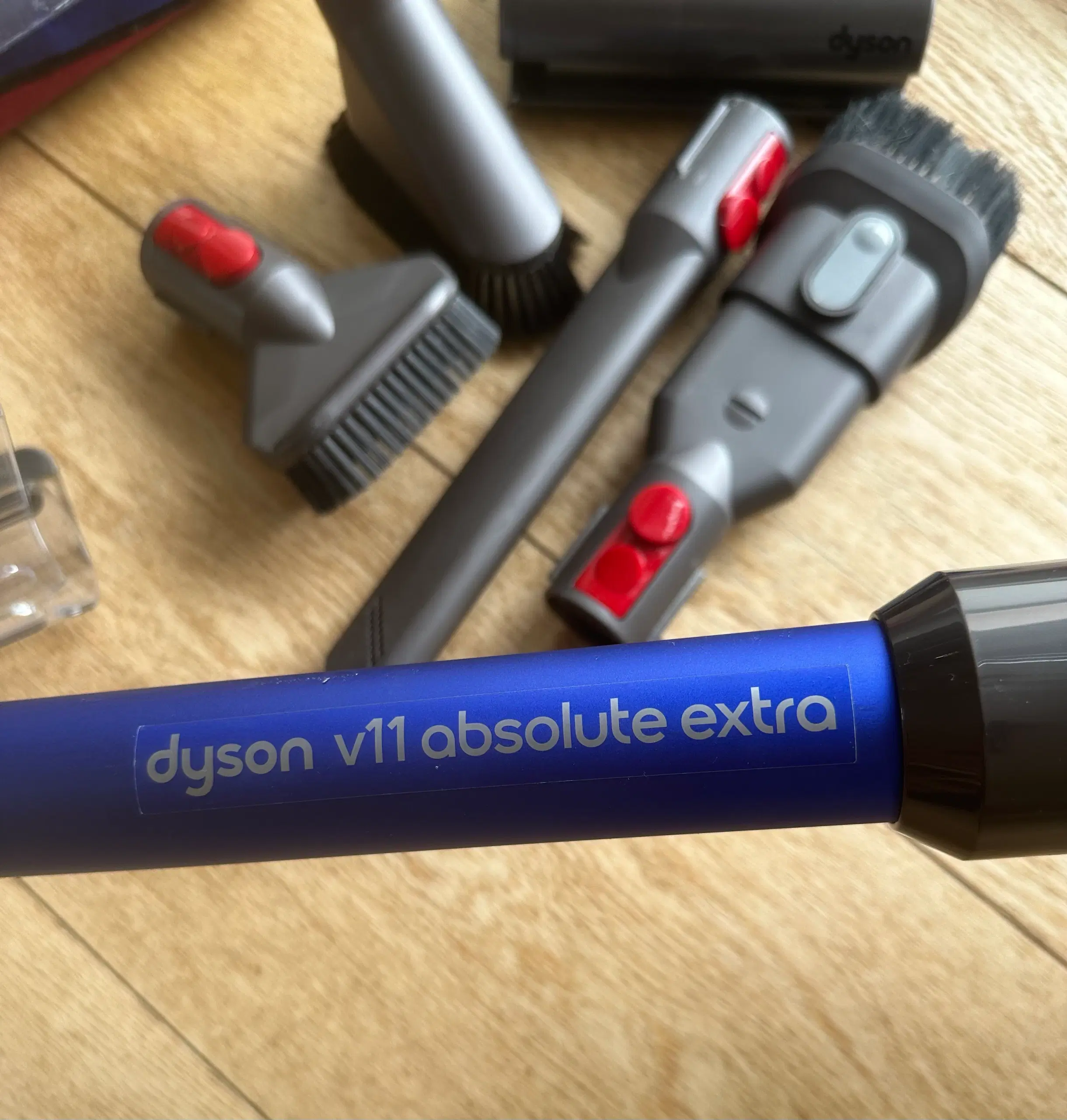 Dyson v11 absolute extra