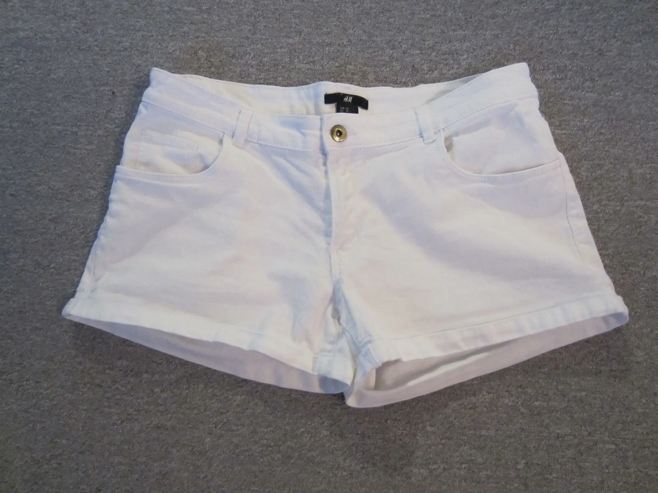 Smarte hvide Shorts i str 40 fra HM