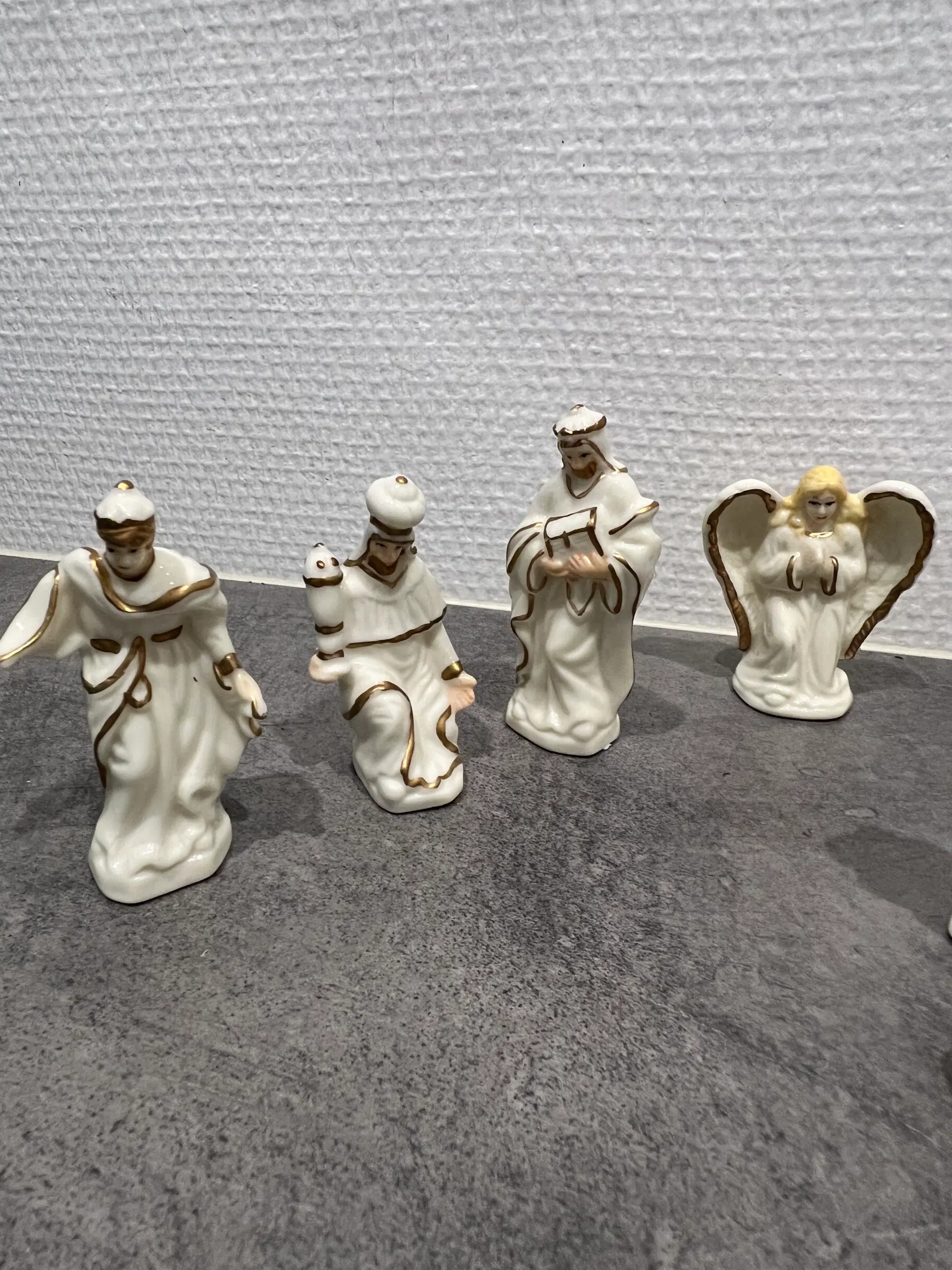 Små porcelæns religiøse figurer" jesus fødsel"