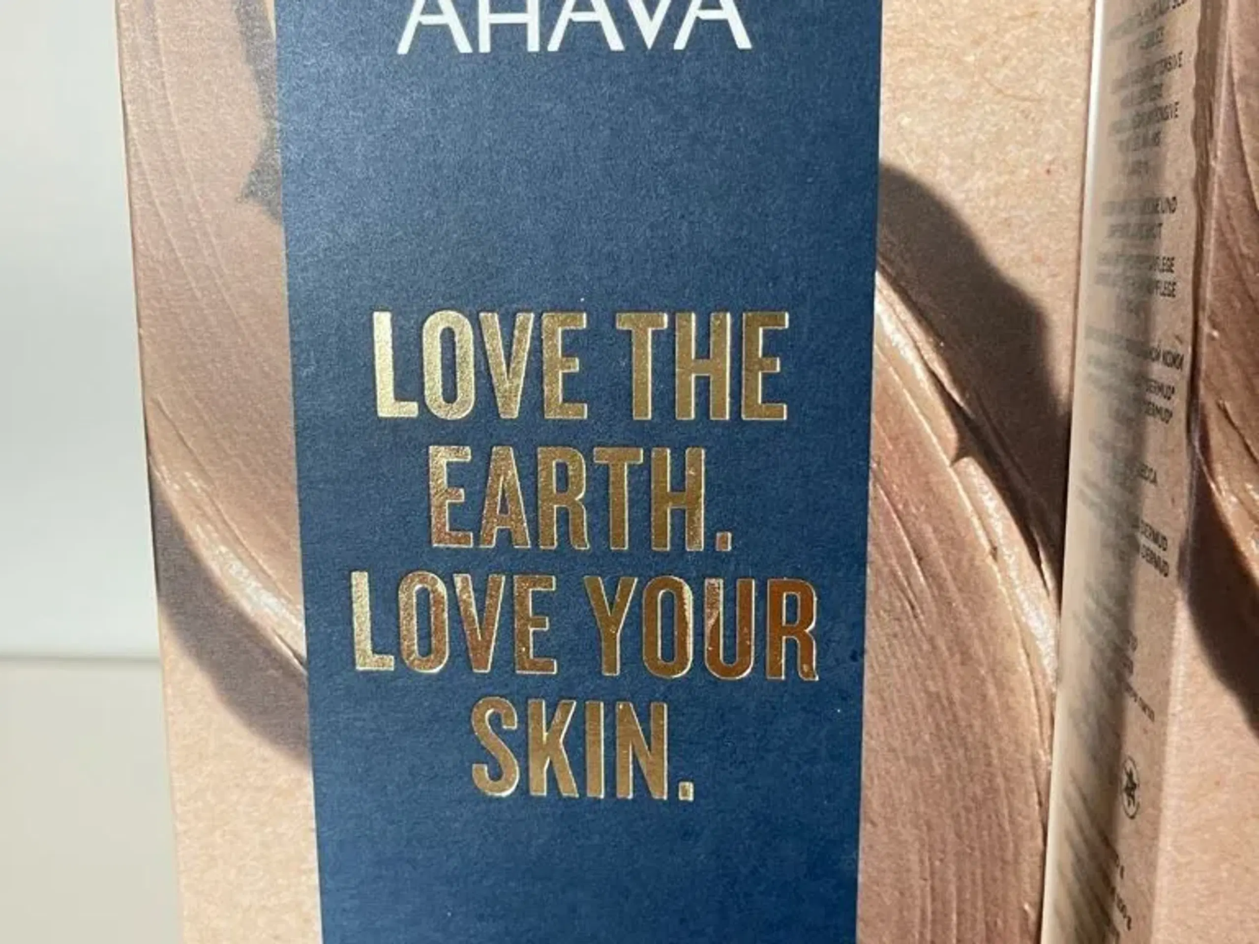 AHAVA Love the Earth Love your Skin Pure Mud care