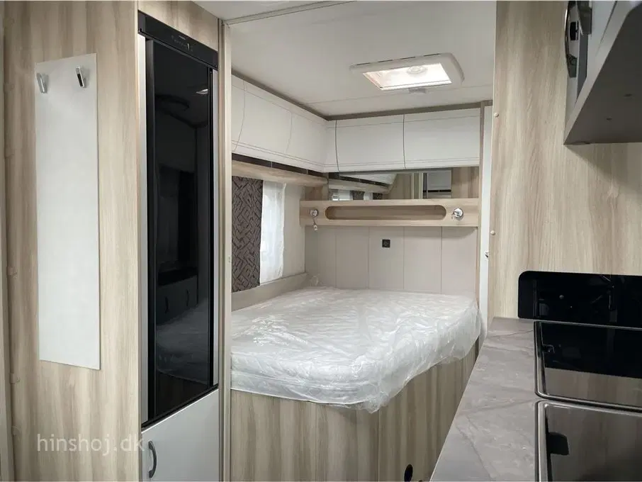 2024 - Hobby De Luxe 495 WFB   Dejlig vogn med stort toiletrum med brus fra Hinshøj Caravan A/S